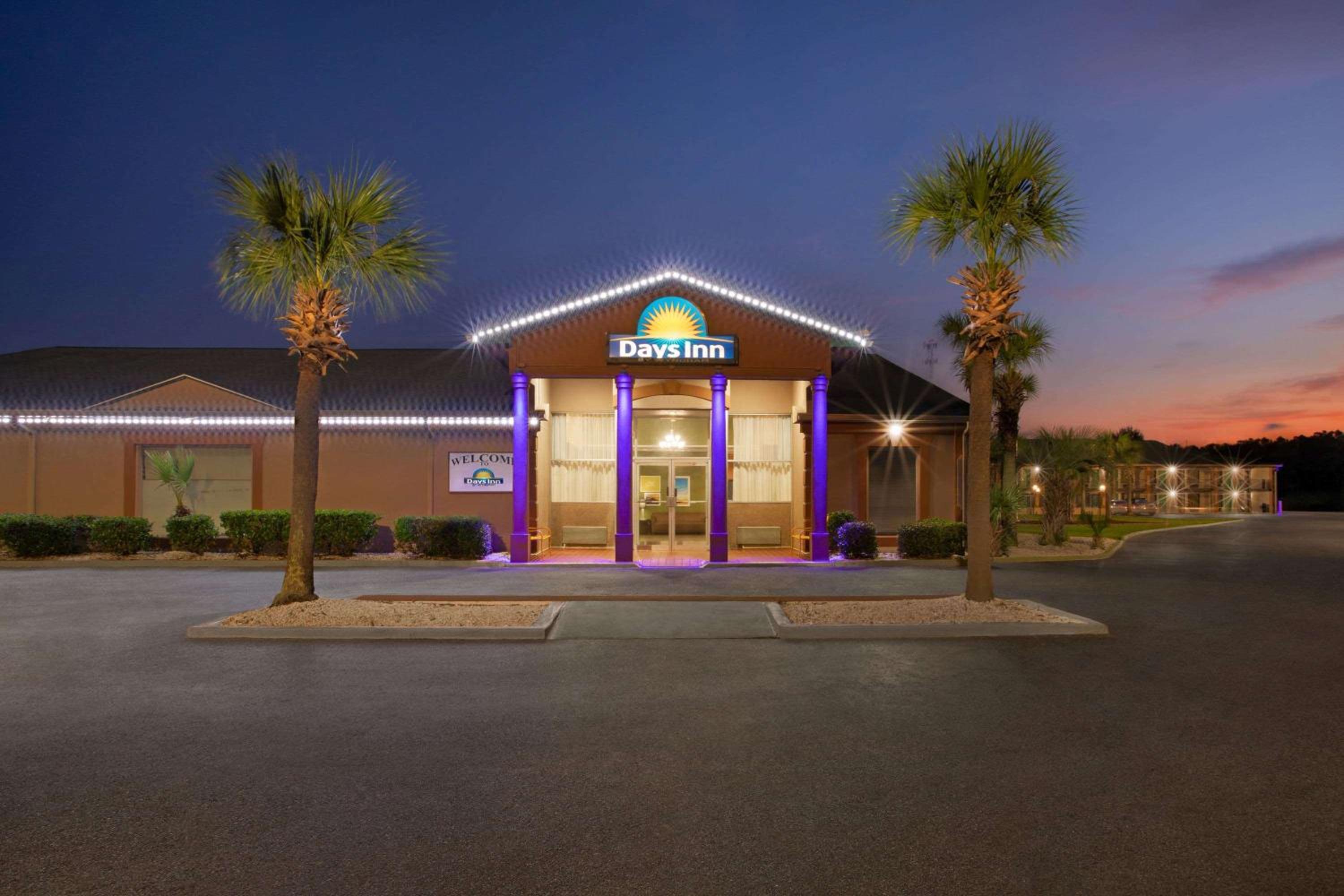 Hotel Days Inn by Wyndham Hardeeville/ I-95 State Line - Image 1