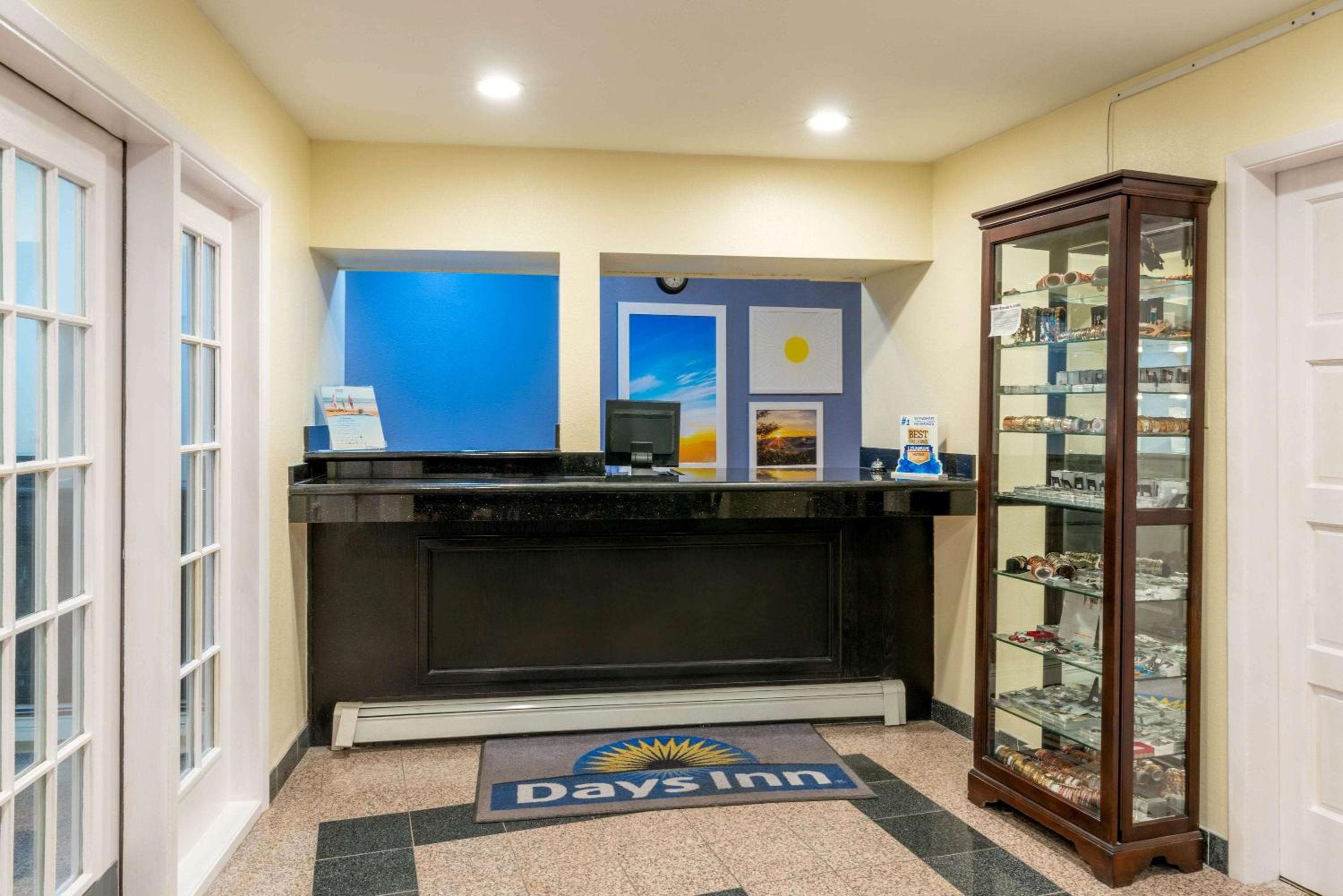 Grants Vacations - Days Inn by Wyndham Grants - Property Image 2