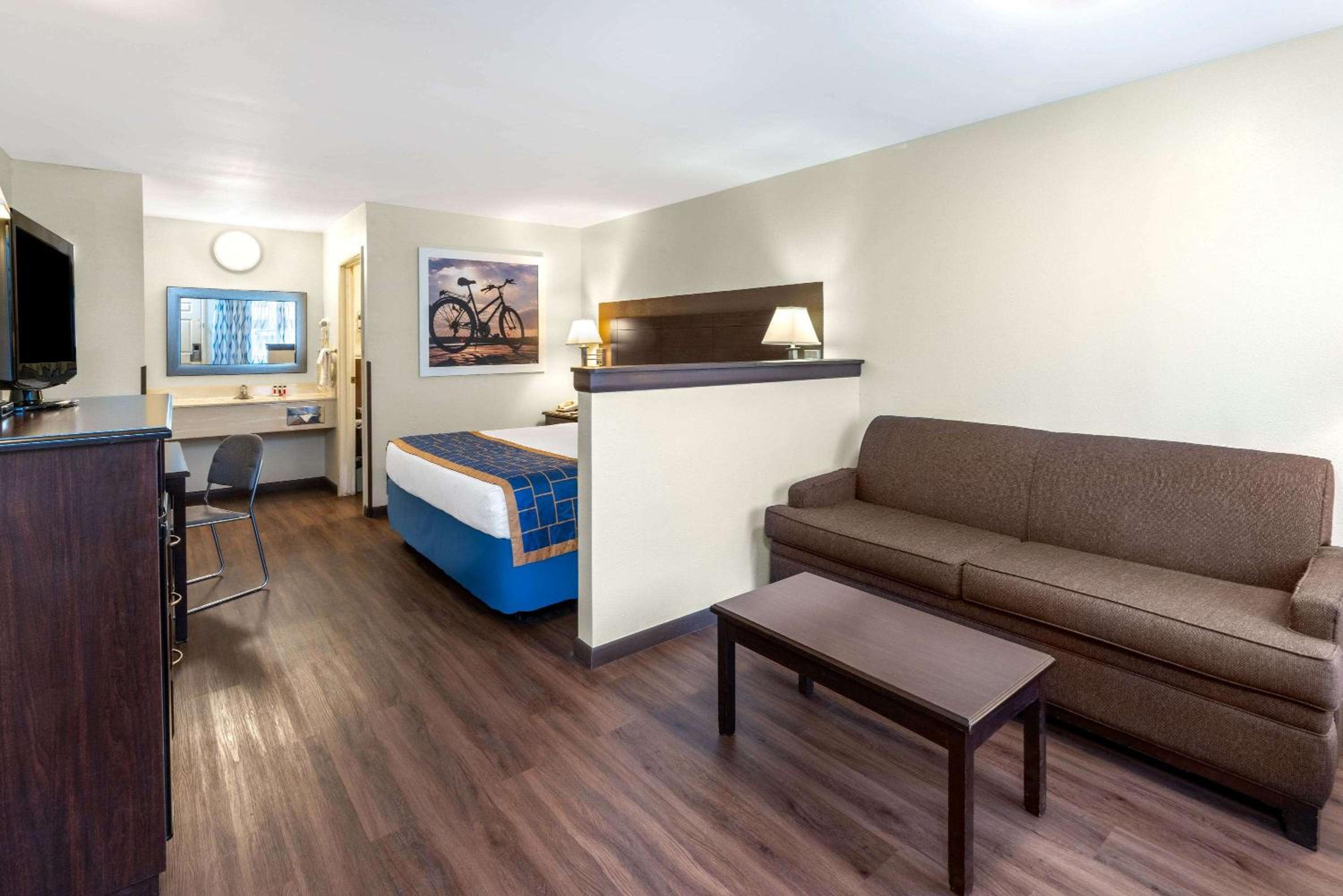 Grants Vacations - Days Inn by Wyndham Grants - Property Image 4