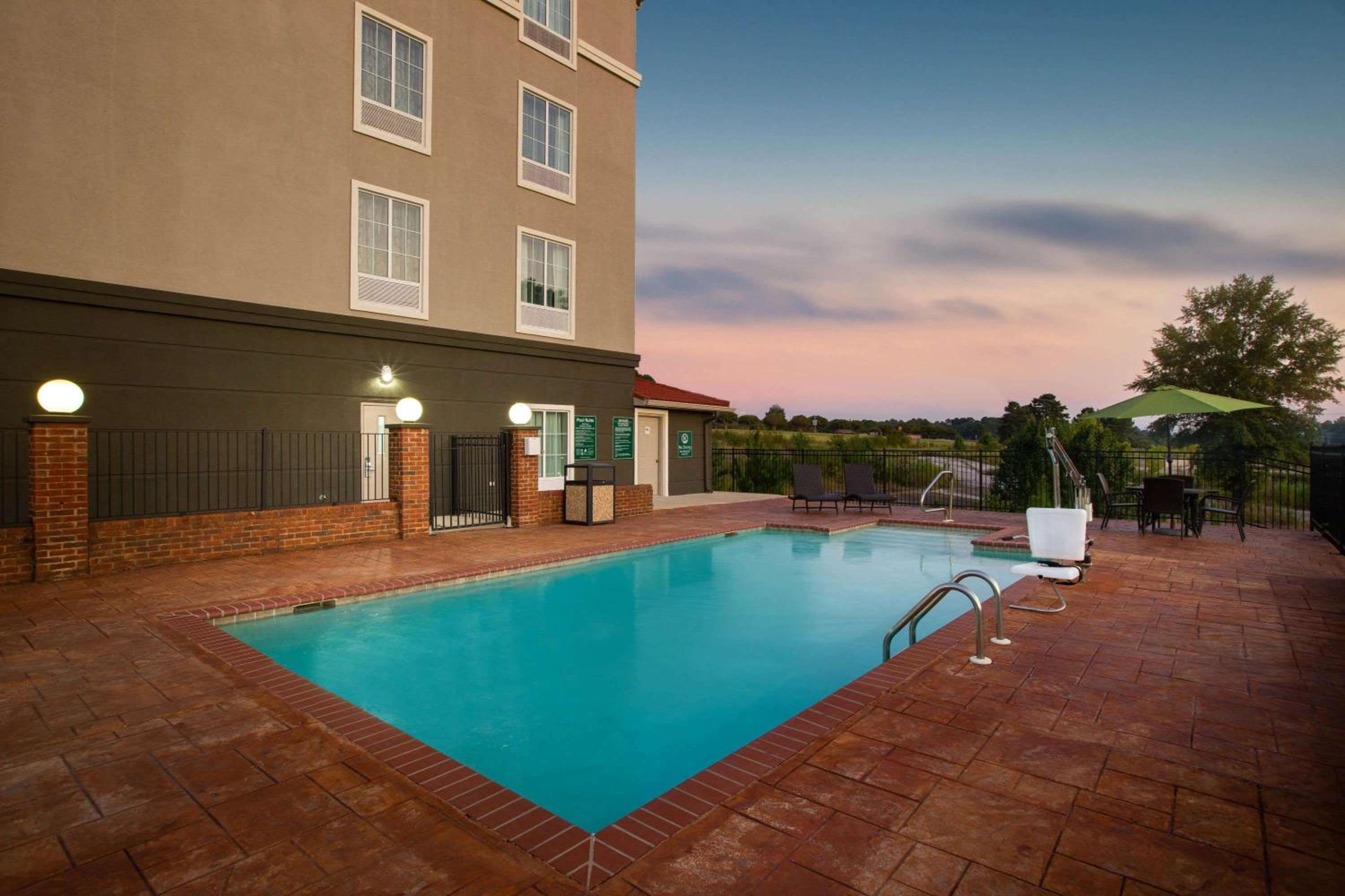 Tupelo Vacations - La Quinta by Wyndham Tupelo - Property Image 5