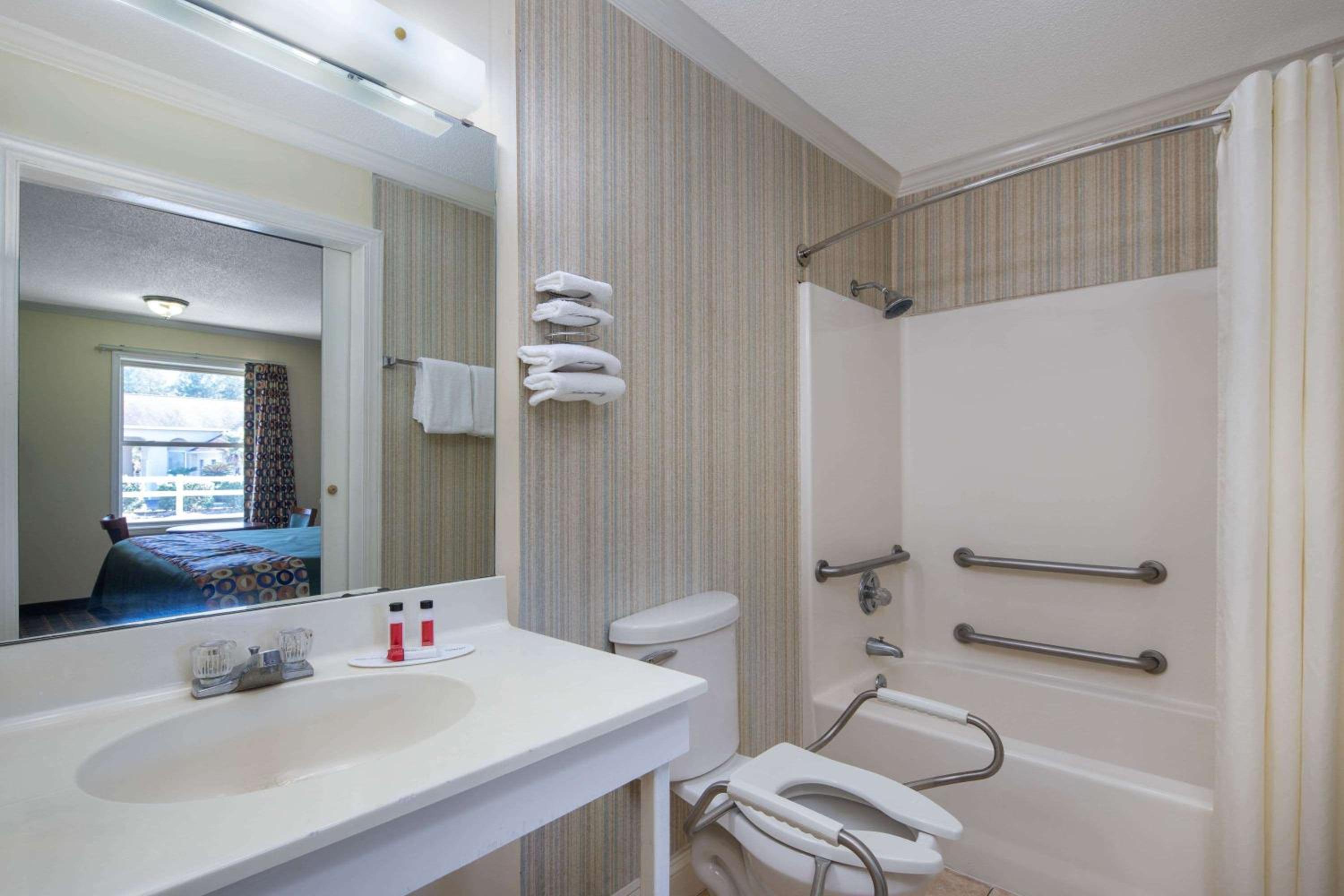 Travelodge by Wyndham Orangeburg