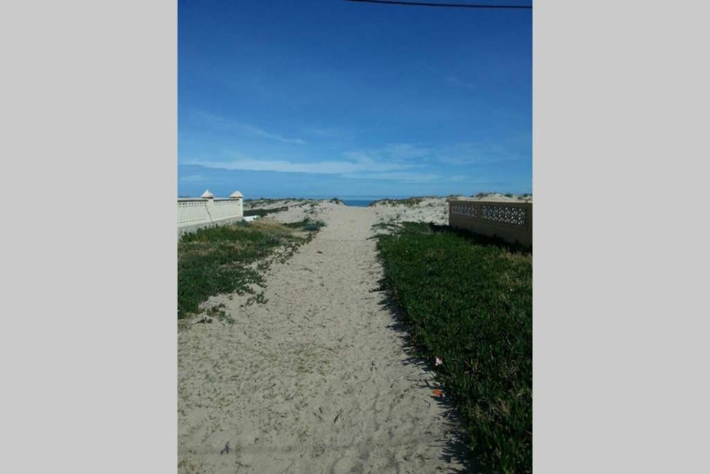 Hotel Casa a pie de playa en Las Marinas - Image 1