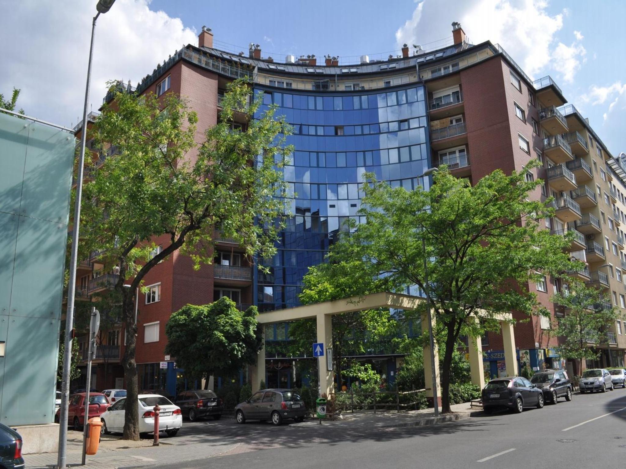 Arpad Bridge Apartments
