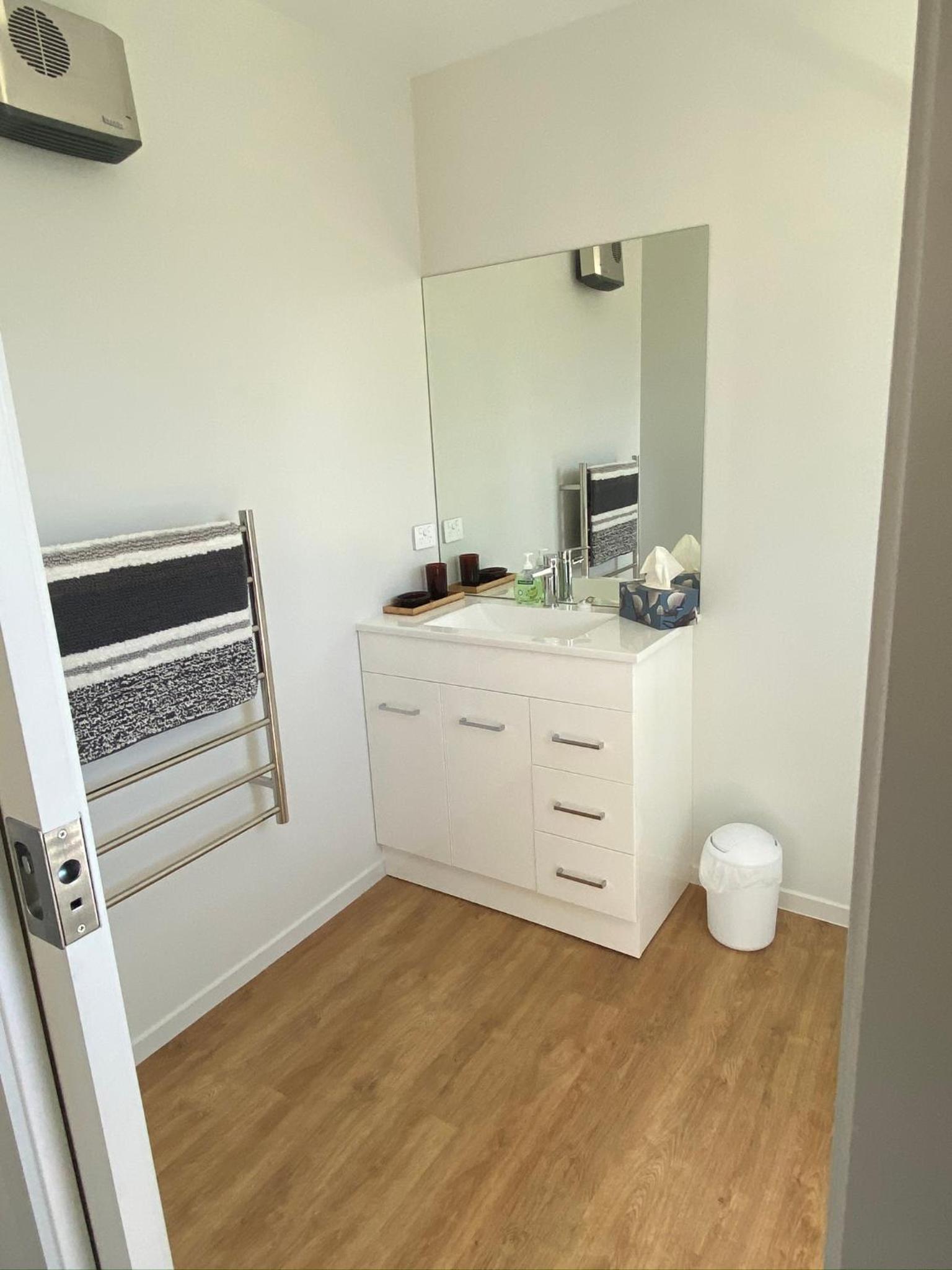 Central Retreat and self contained with free wifi view 3