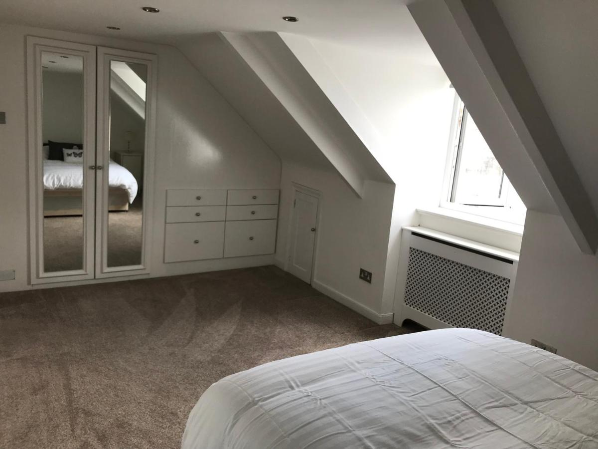 Large modern maisonette with parking view 4