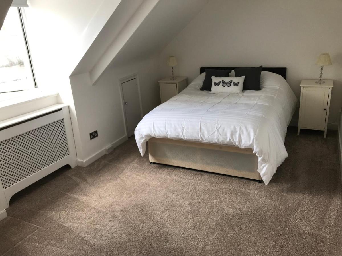 Large modern maisonette with parking view 3
