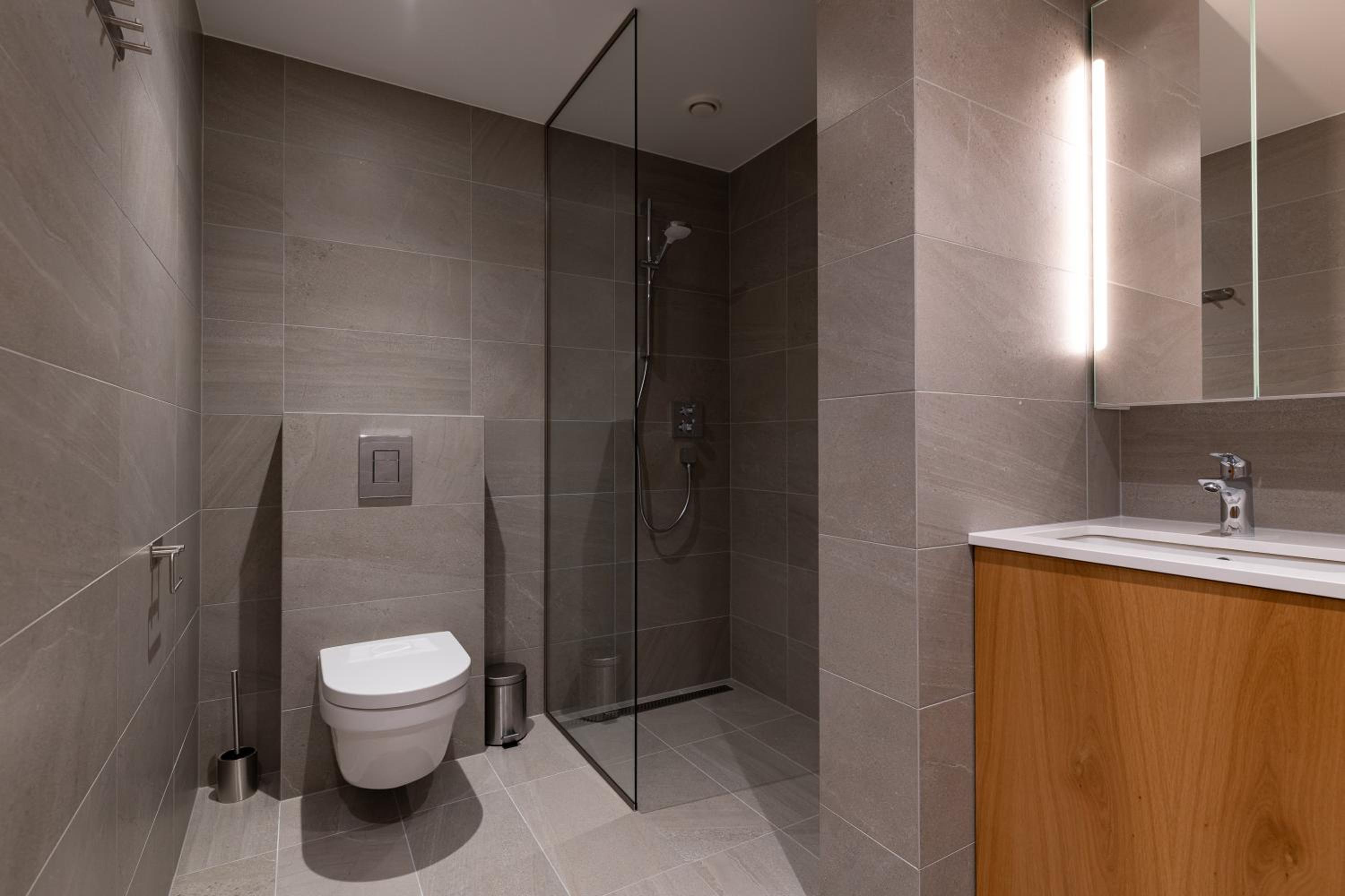 Self-check-in spacious 1 bedroom apartment with terrace and free parking