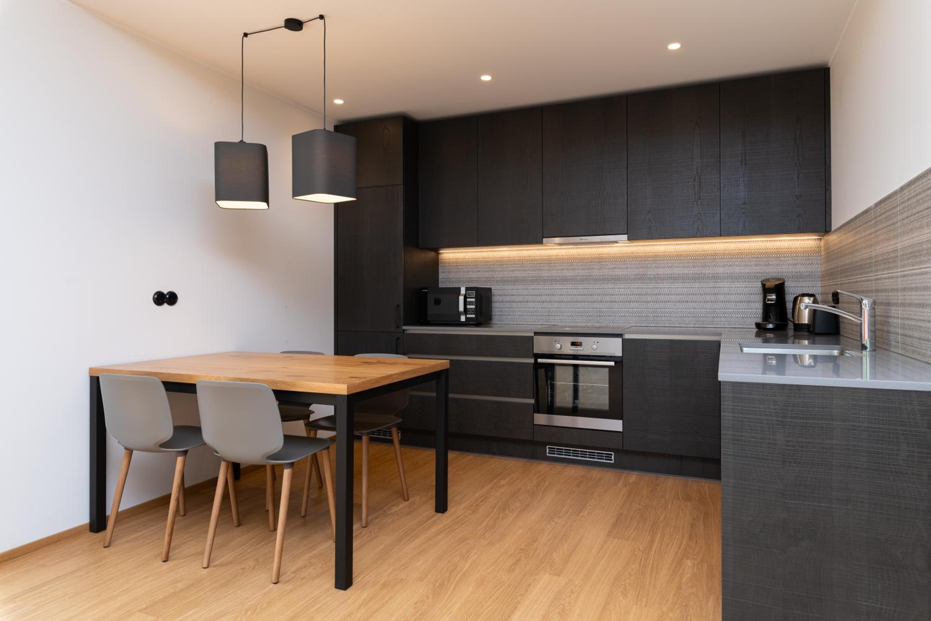 Self-check-in spacious 1 bedroom apartment with terrace and free parking