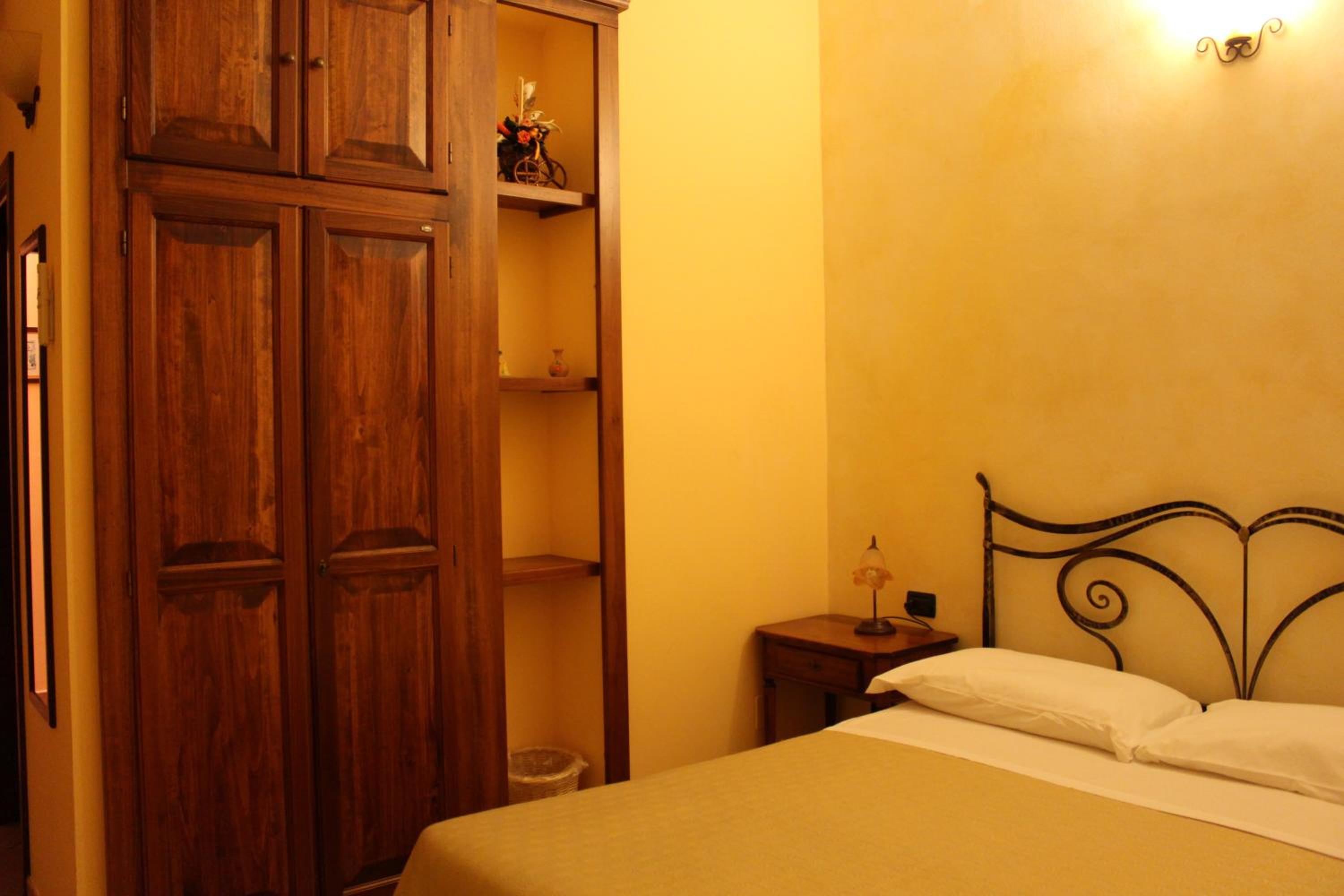 Angelucci Agriturismo con Camere e Agri Camping