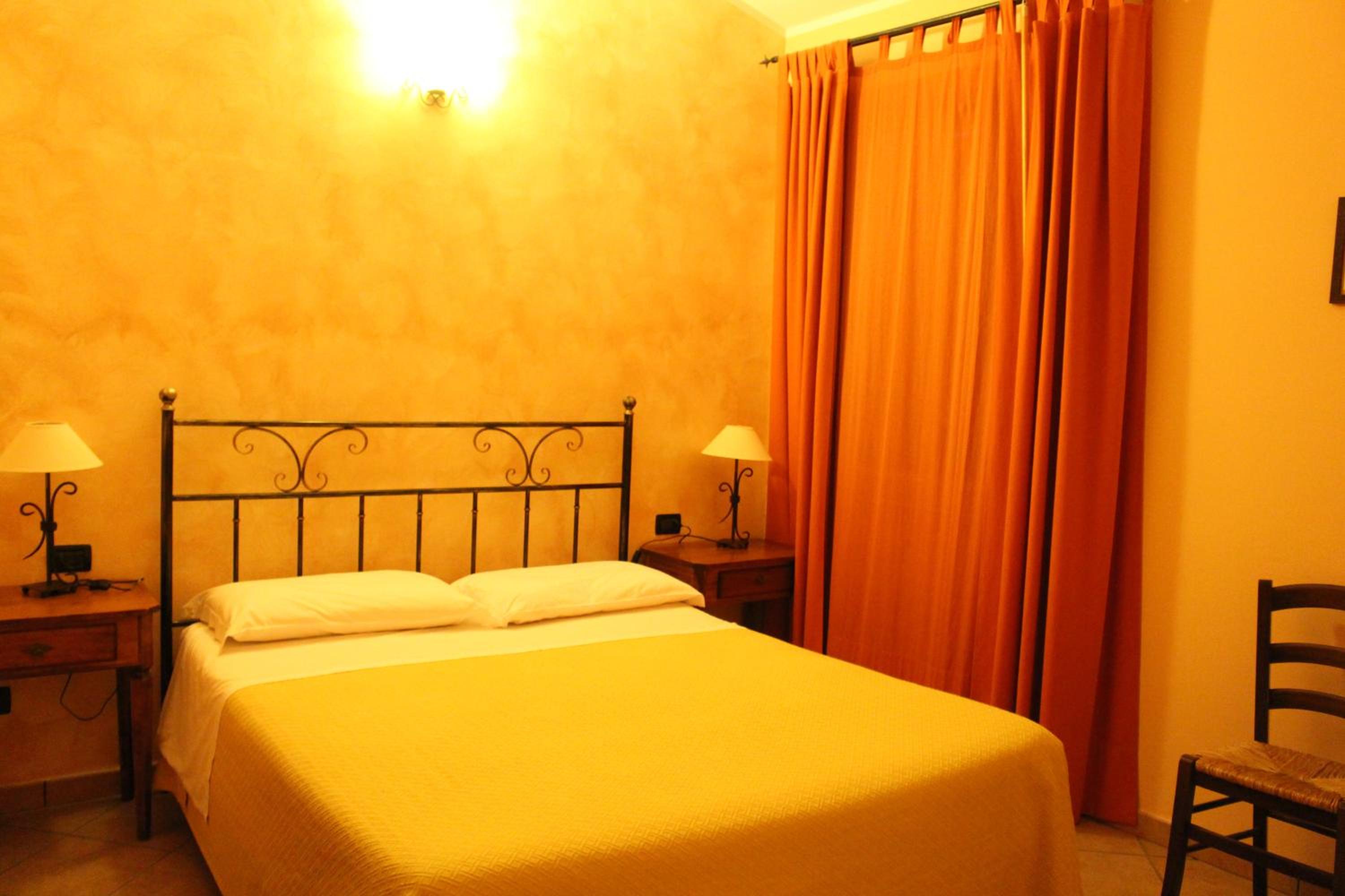 Angelucci Agriturismo con Camere e Agri Camping