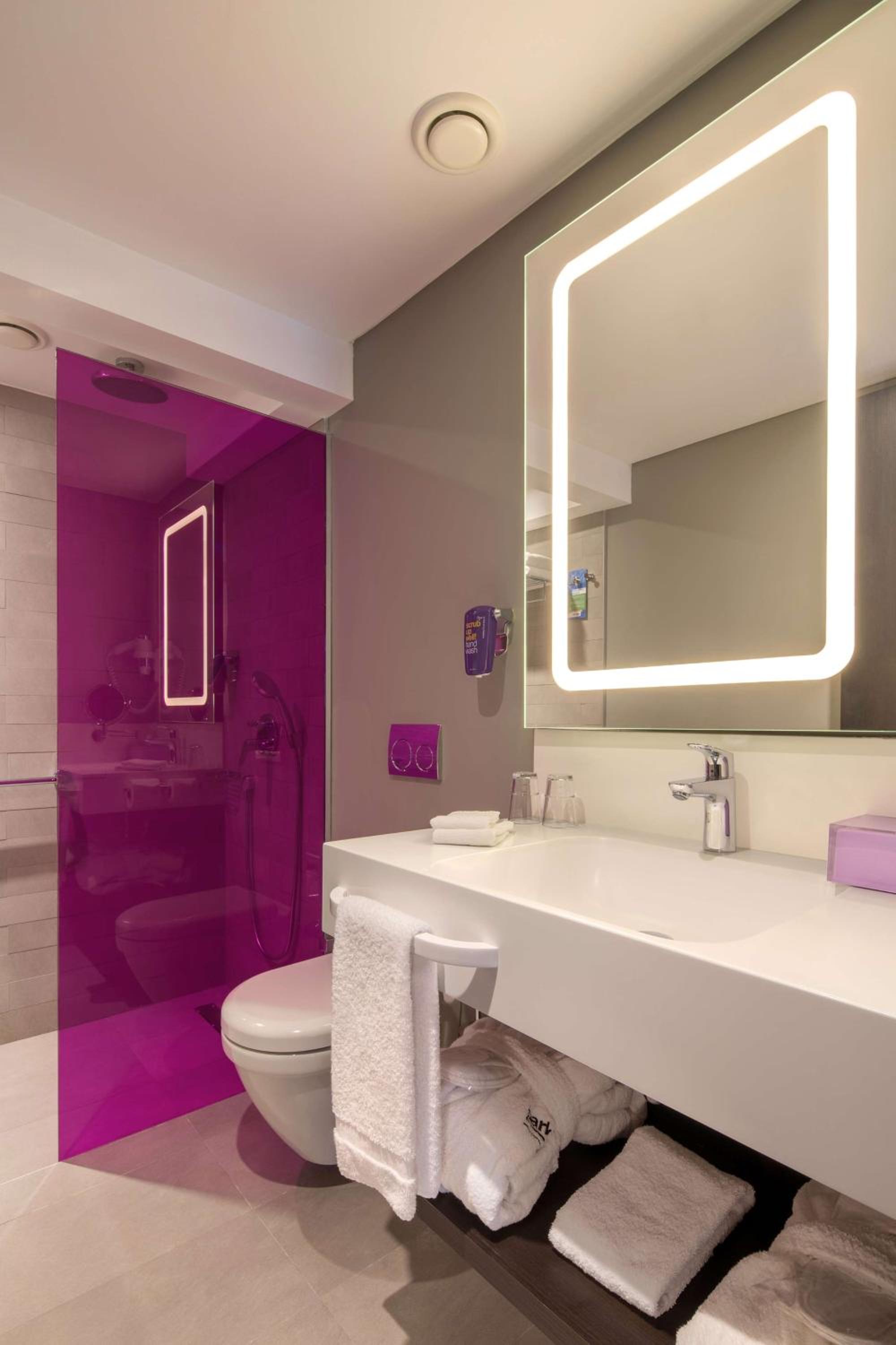 Park Inn by Radisson İzmir - Image 12