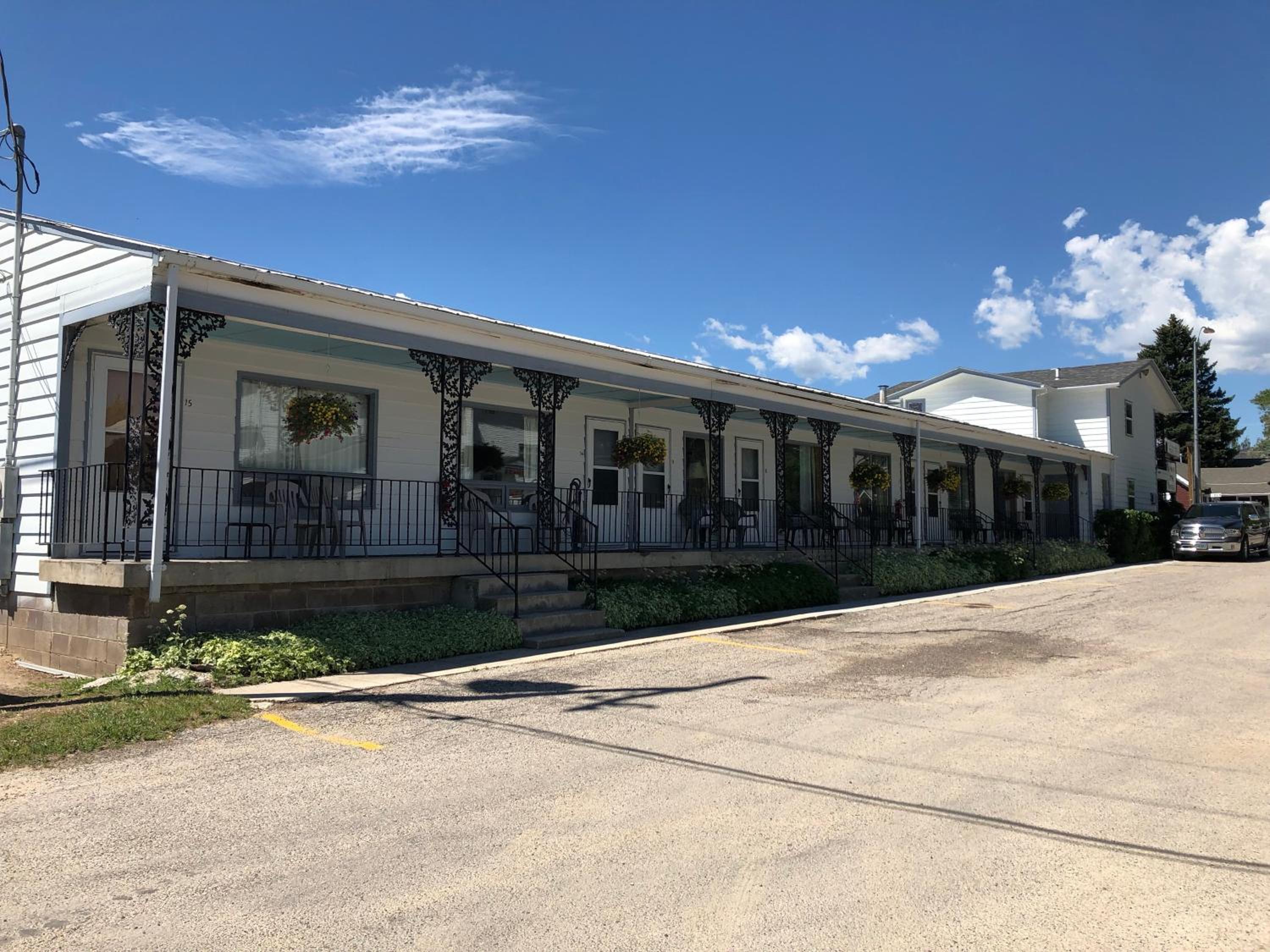 Buffalo Vacations - Mansion House Motel - Property Image 44