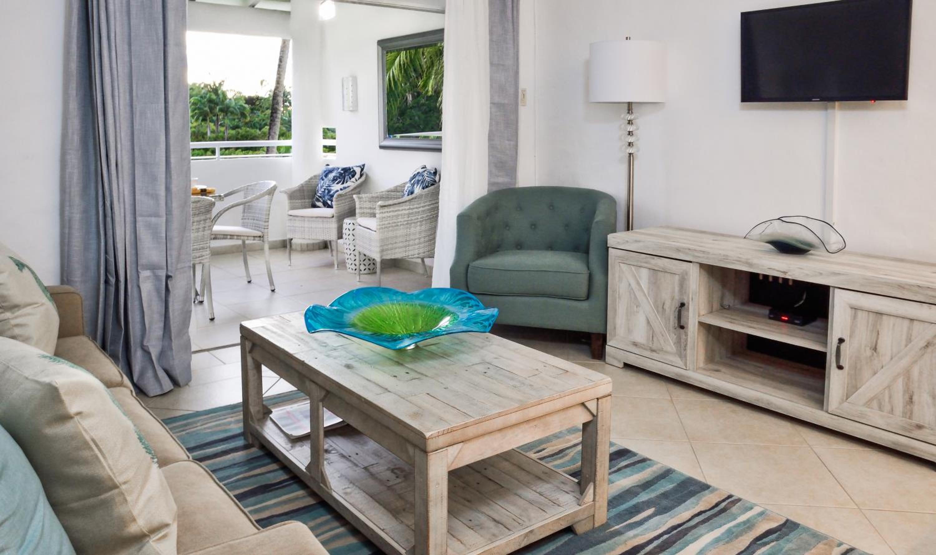 Royal Glitter Bay Villas