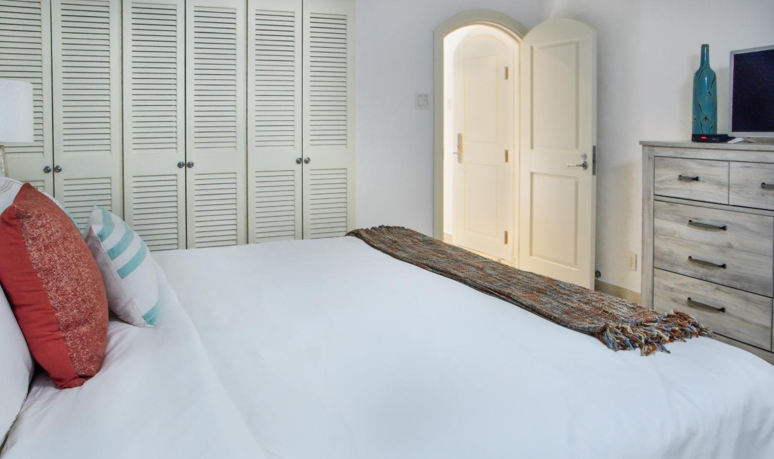 Royal Glitter Bay Villas