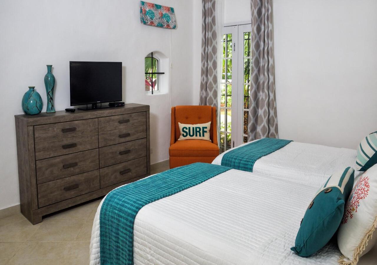 Royal Glitter Bay Villas