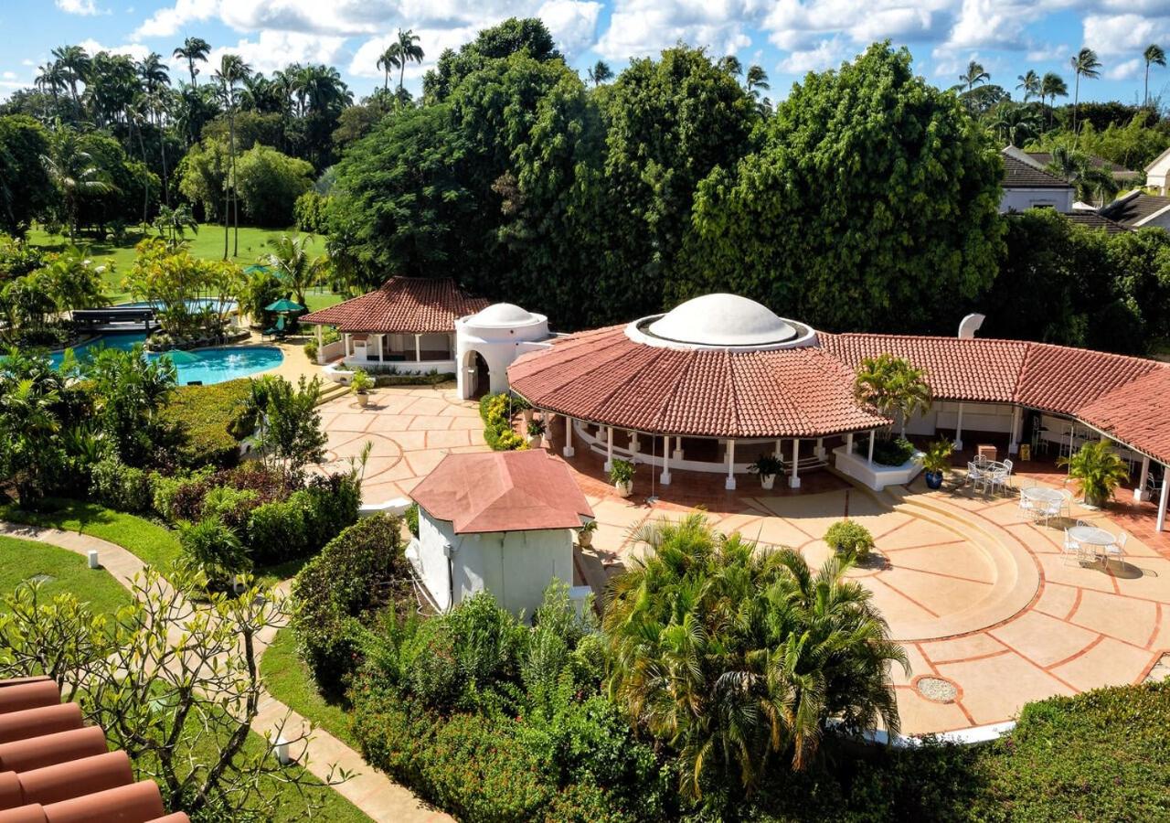 Royal Glitter Bay Villas