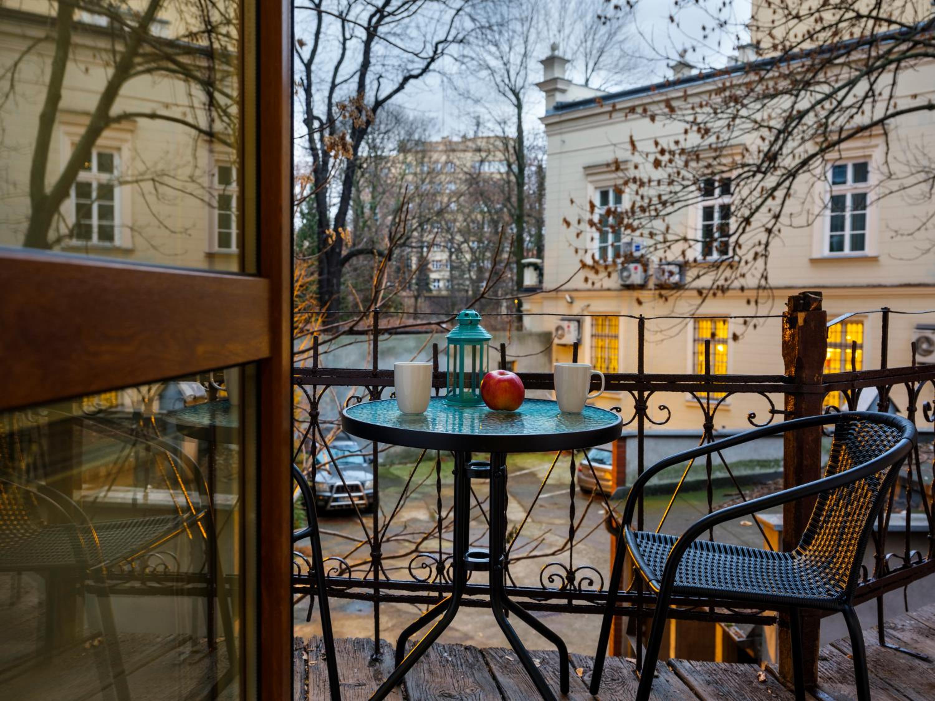 CracWoW Old Town Apartment view 4