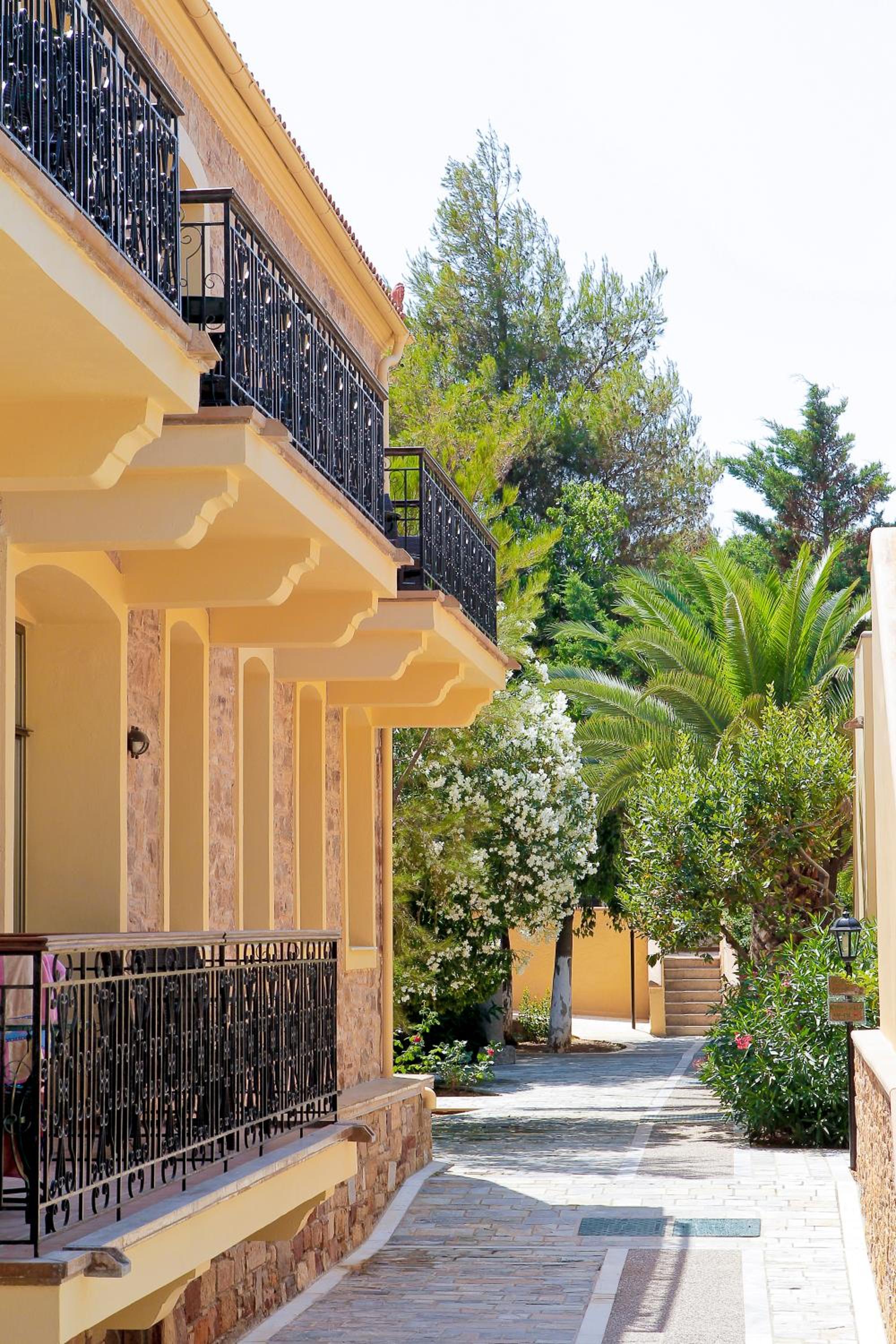 Grecian Castle hotel con piscina en Chios