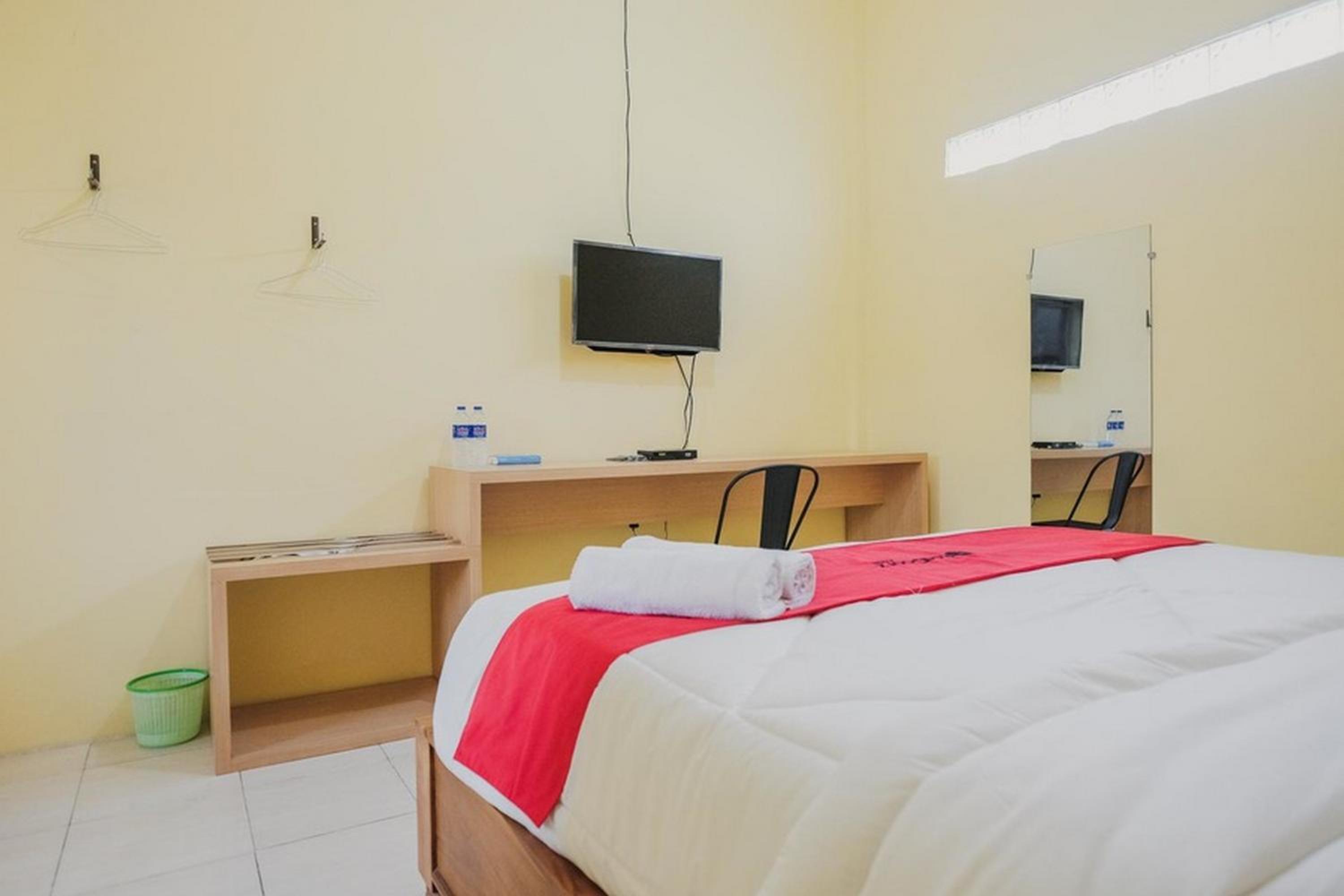 RedDoorz near RS Imanuel Lampung view 4