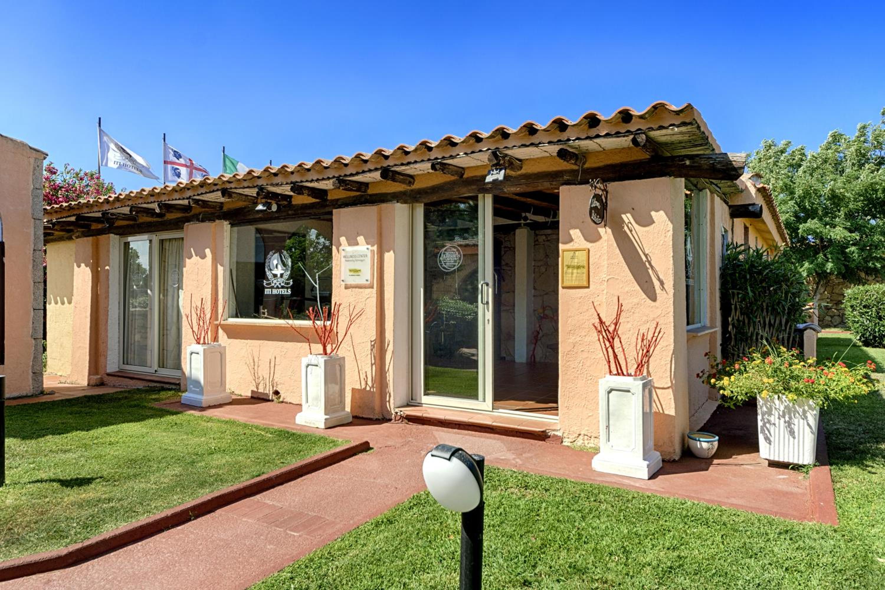 Hotel Colonna Country Club - Image 1