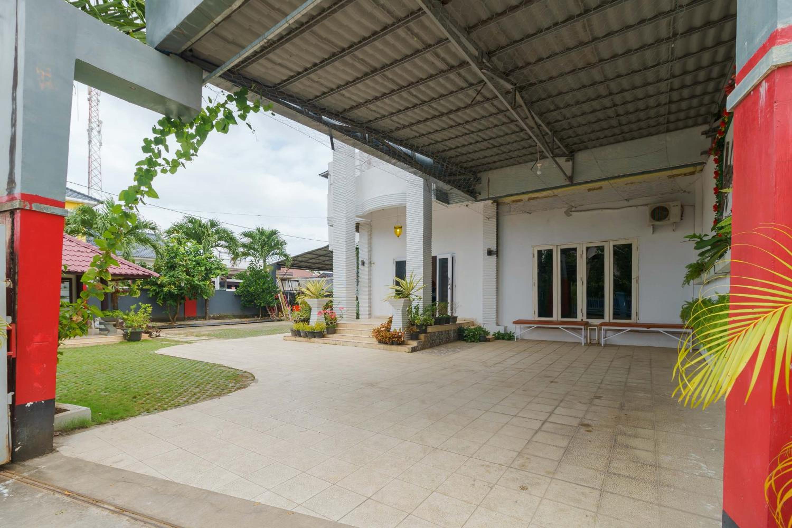 RedDoorz Syariah near Museum Tsunami Aceh 2 view 3