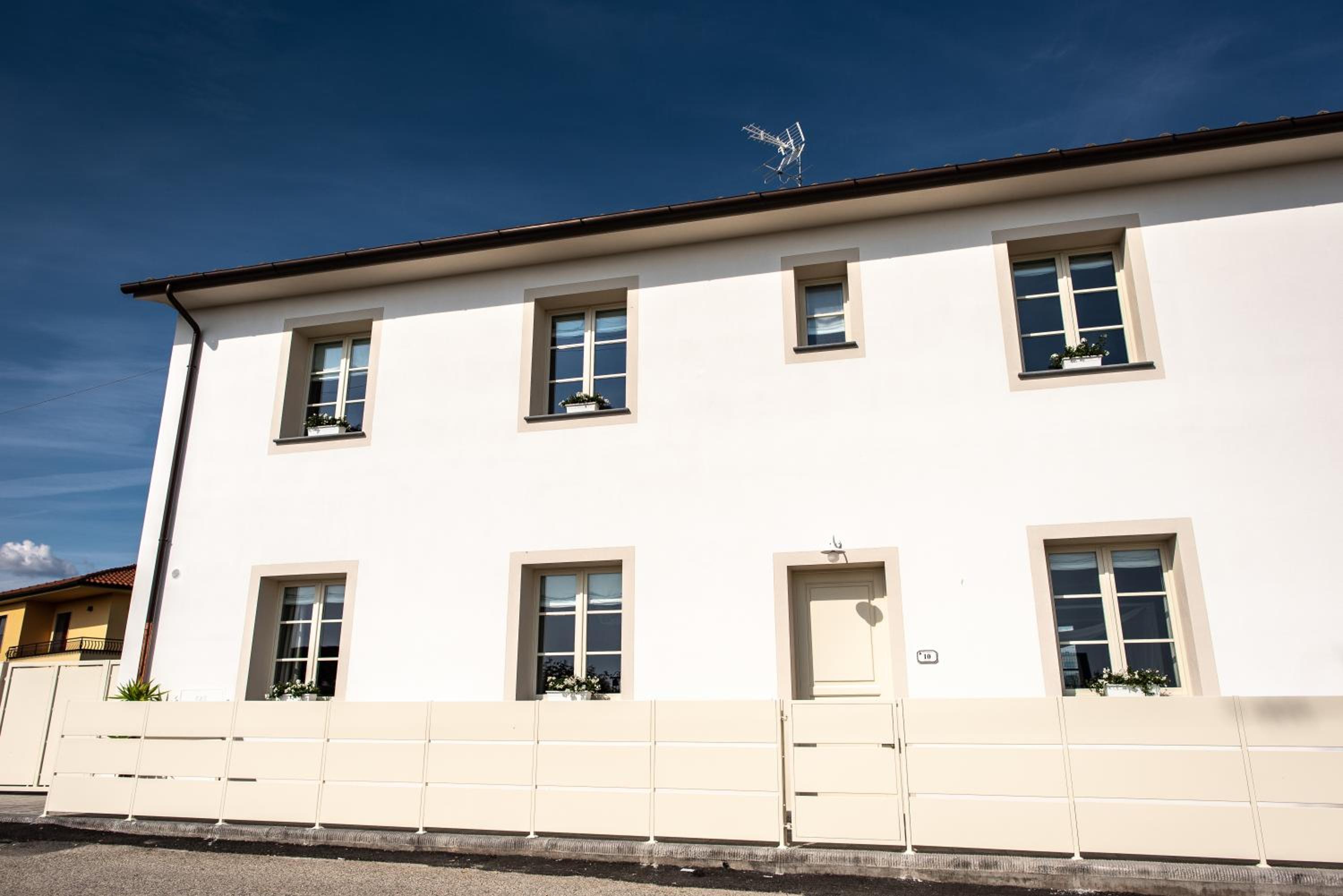Photo 6