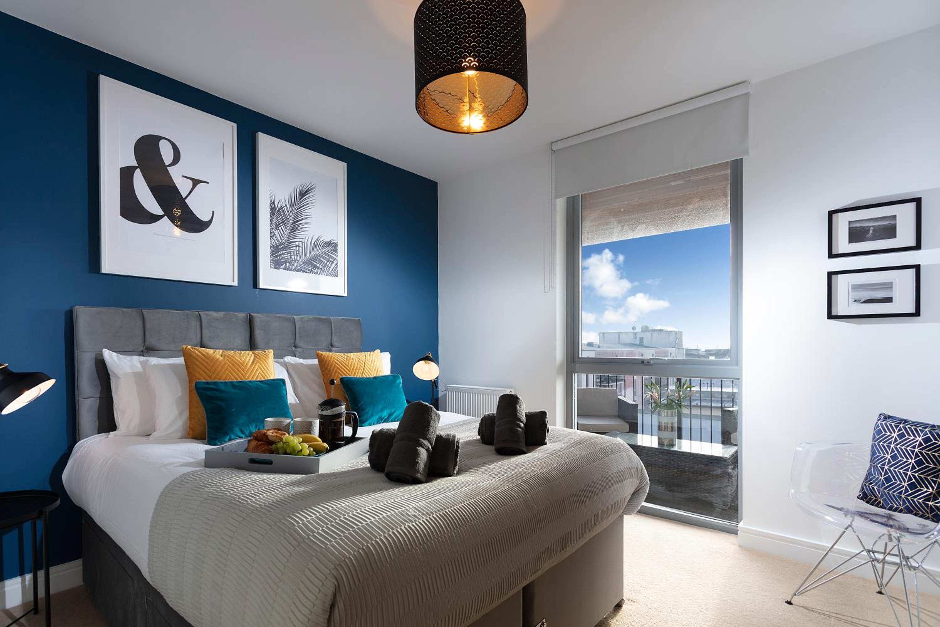 PENTHOUSE Plymouth Apartment- Sea View- Sleeps 7 - Private Parking - Habita Property view 3