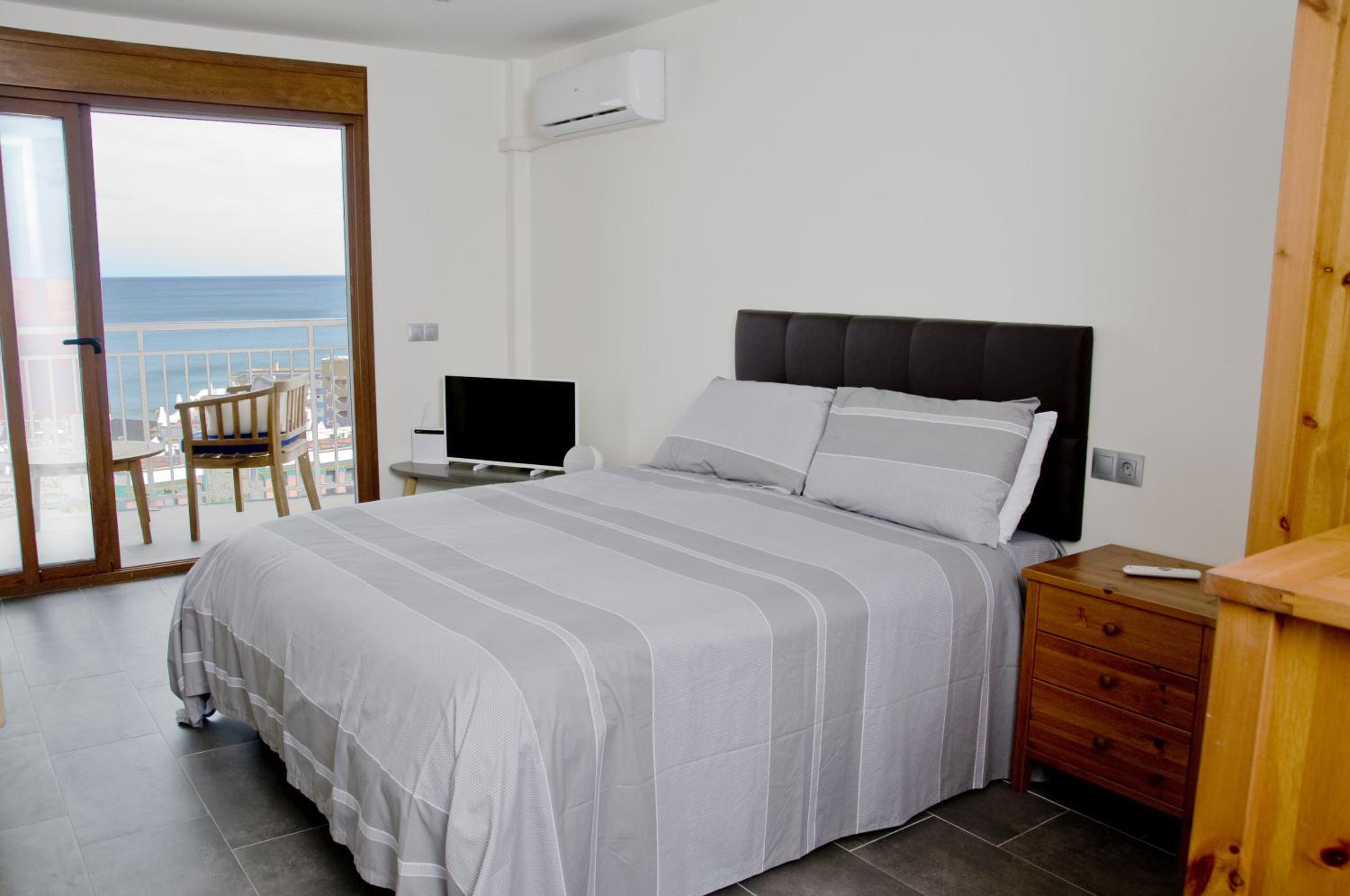 Stunning studio.Seaview with balcony and pool.