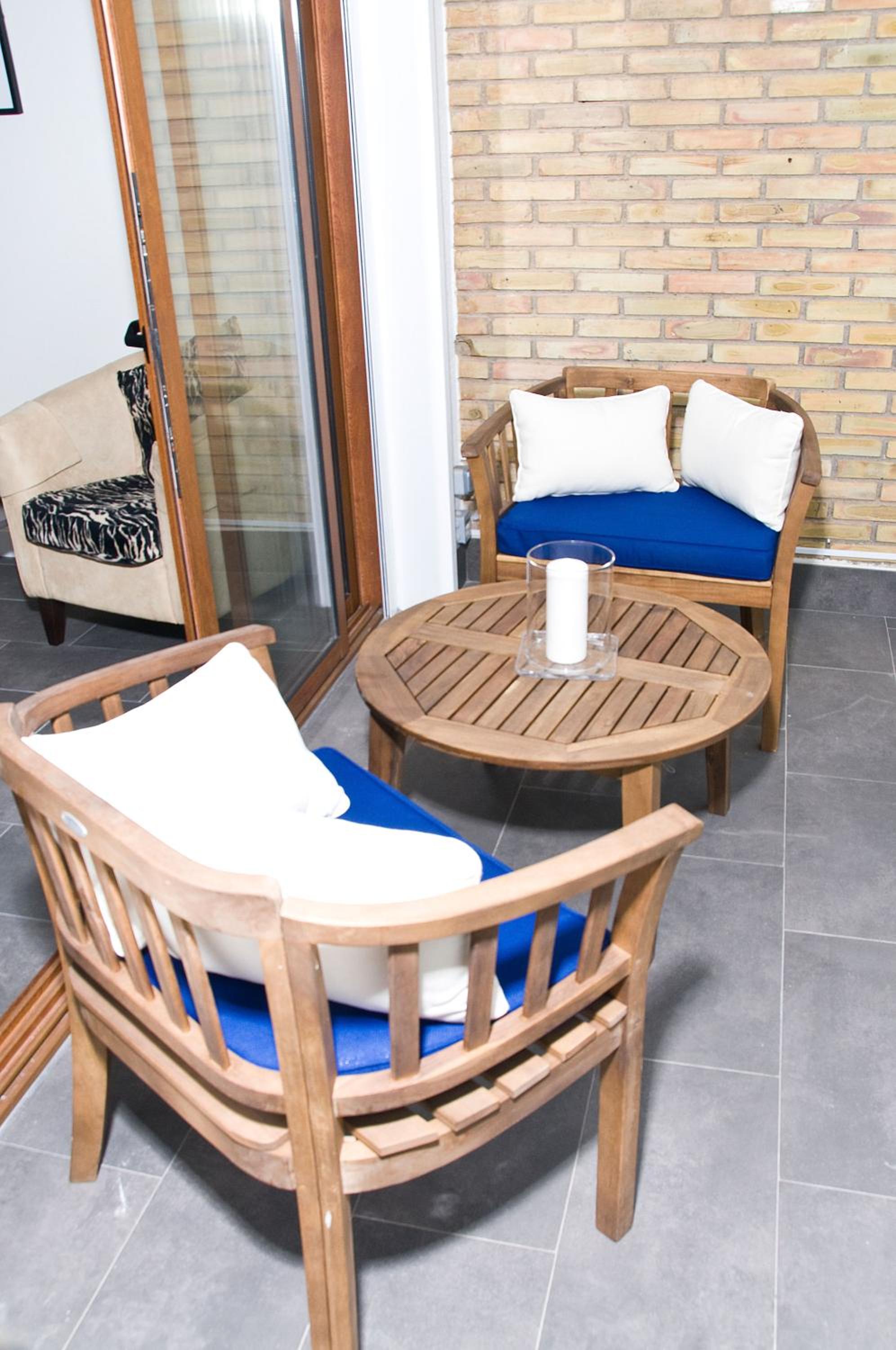 Stunning studio.Seaview with balcony and pool.