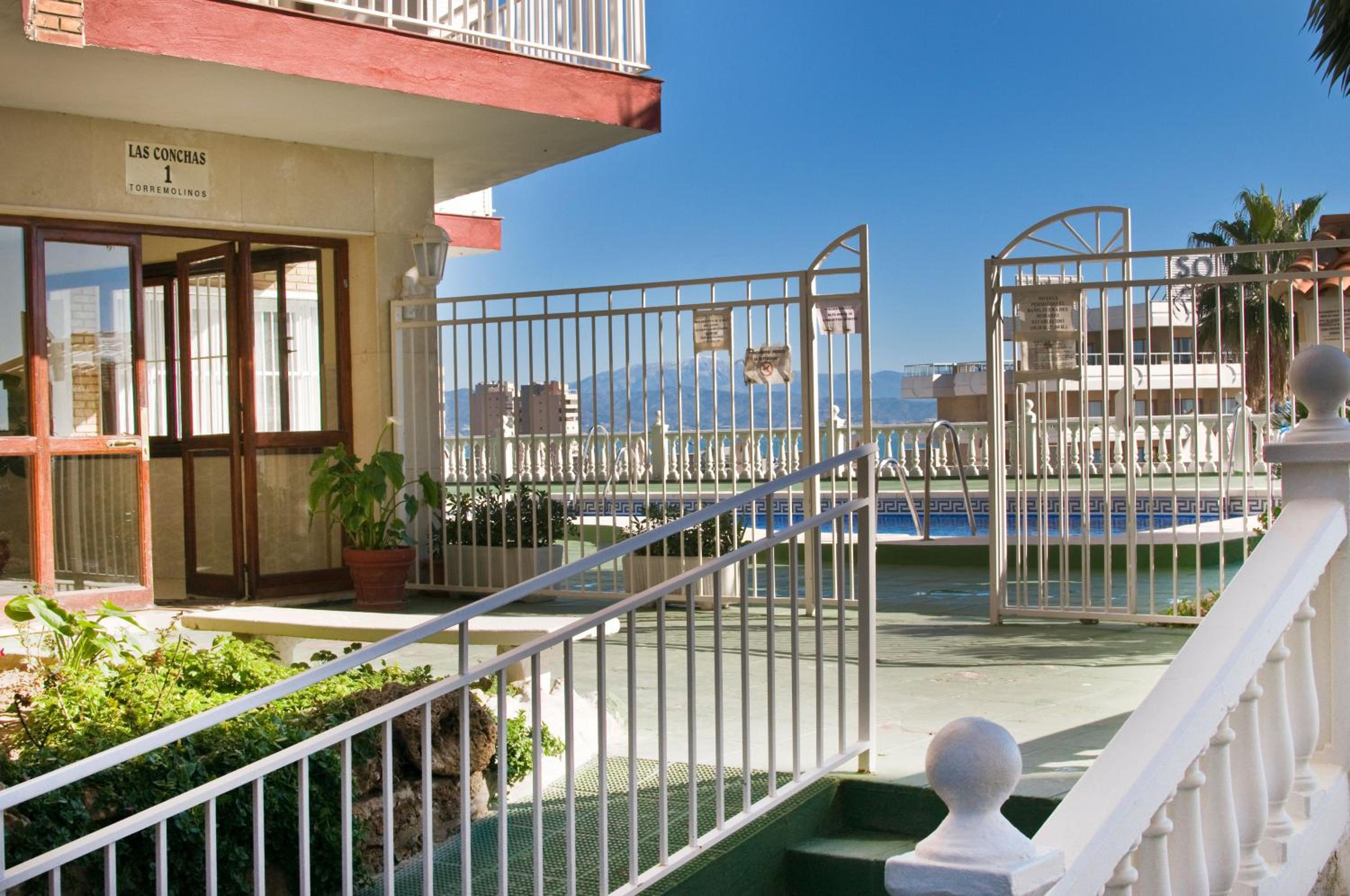 Stunning studio.Seaview with balcony and pool.