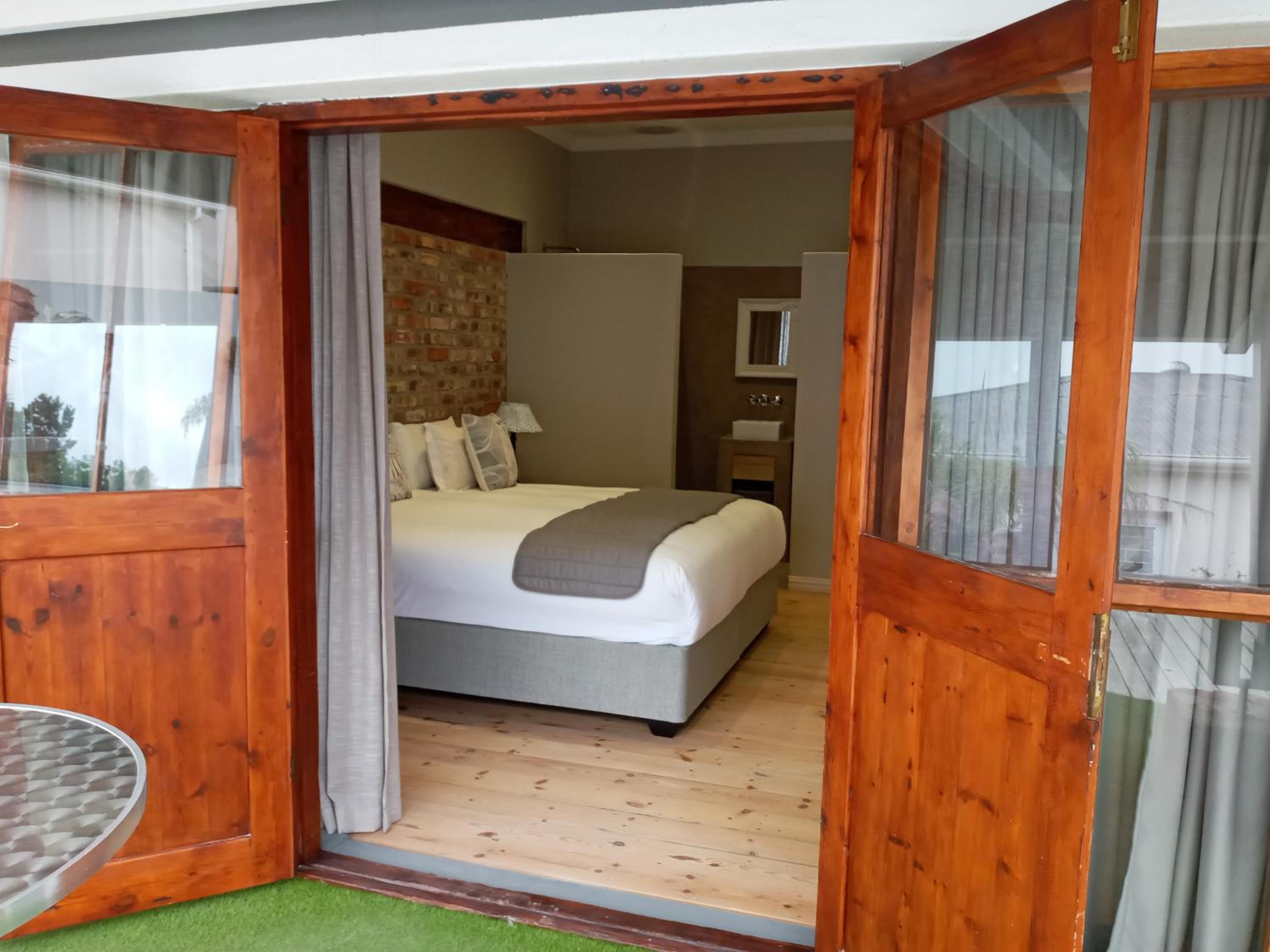 Two Fat Owls Guesthouse