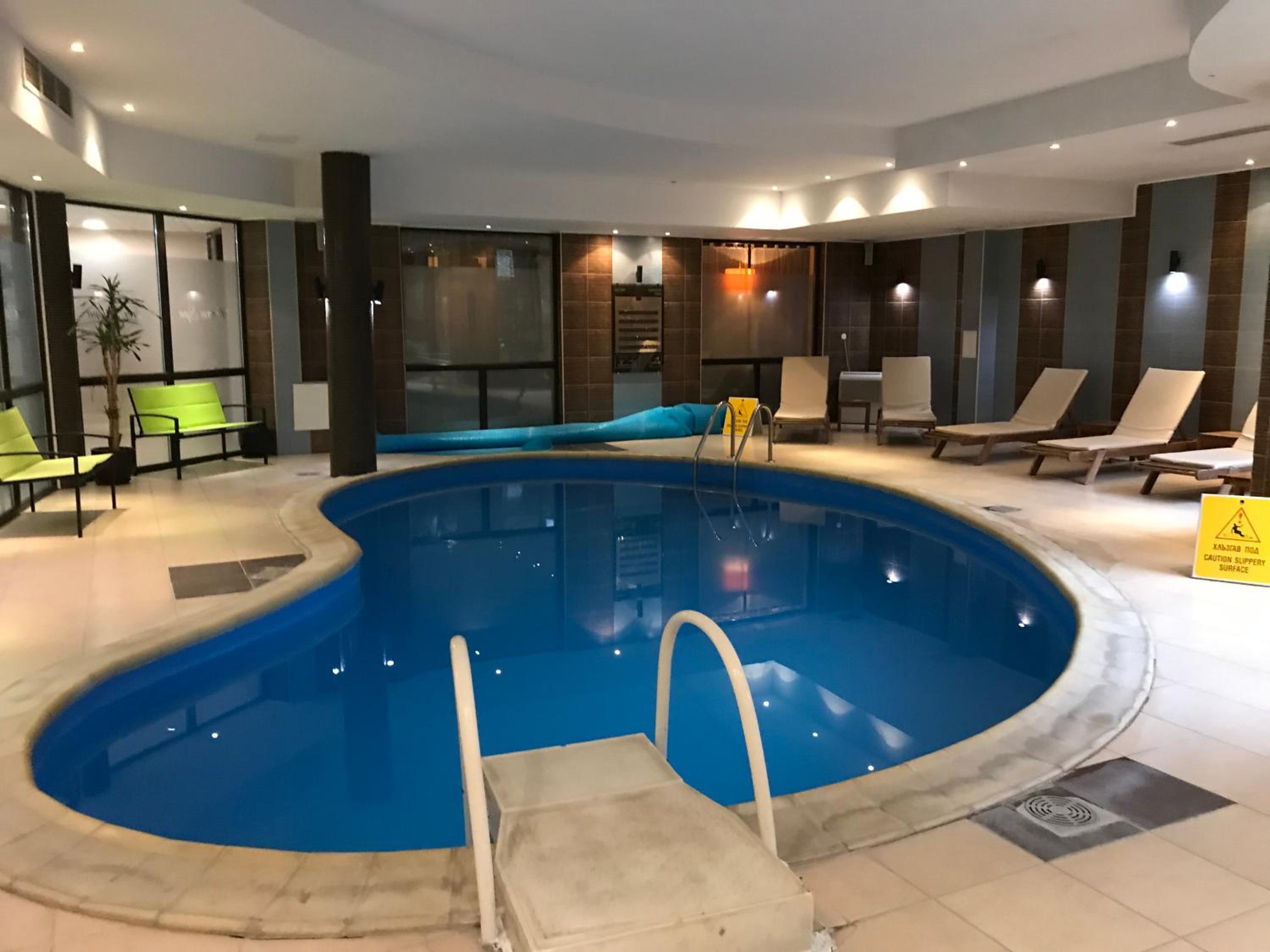 Exclusive two-floor 3-bedrooms apartment on the top floor