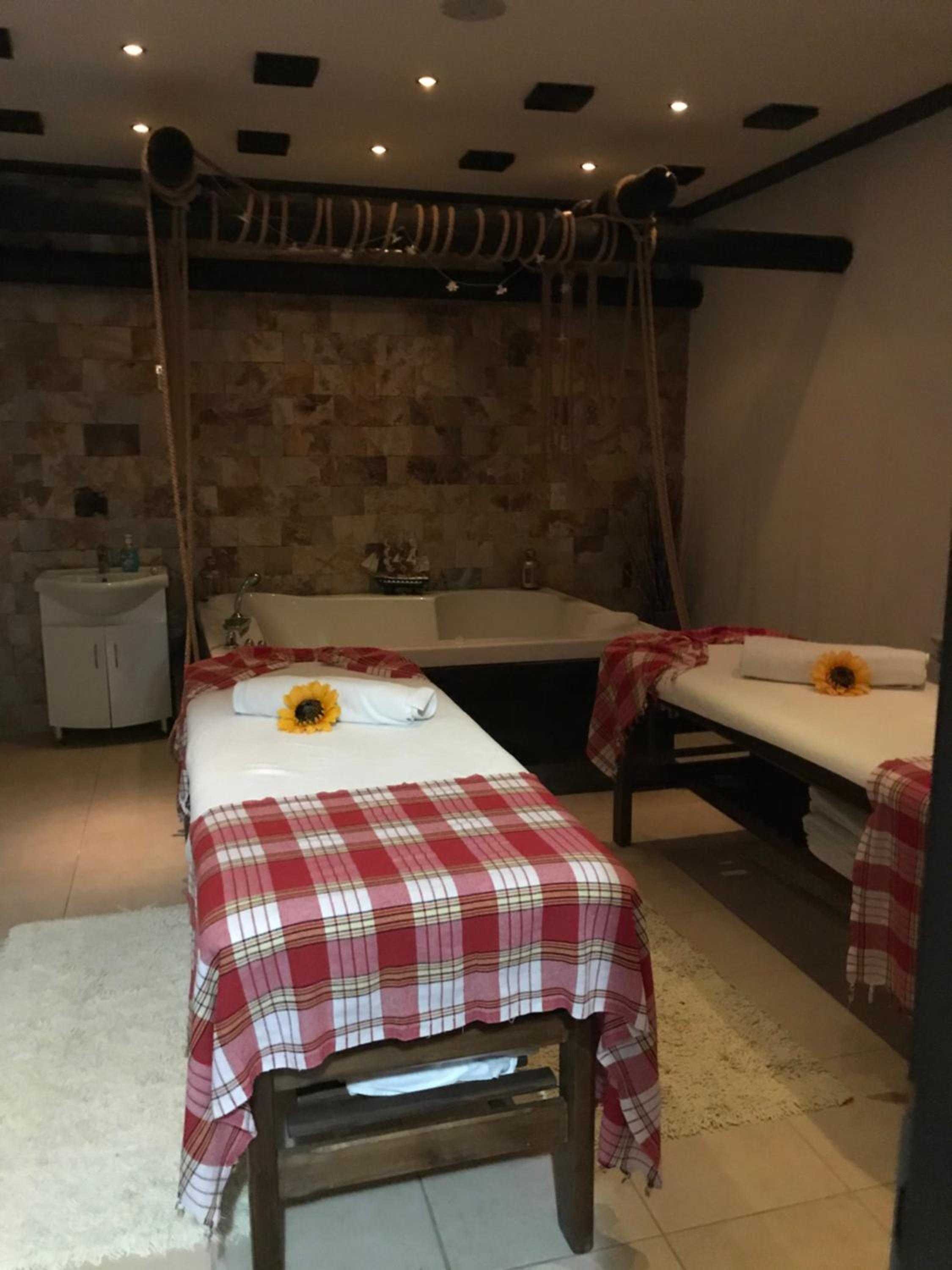 Exclusive two-floor 3-bedrooms apartment on the top floor