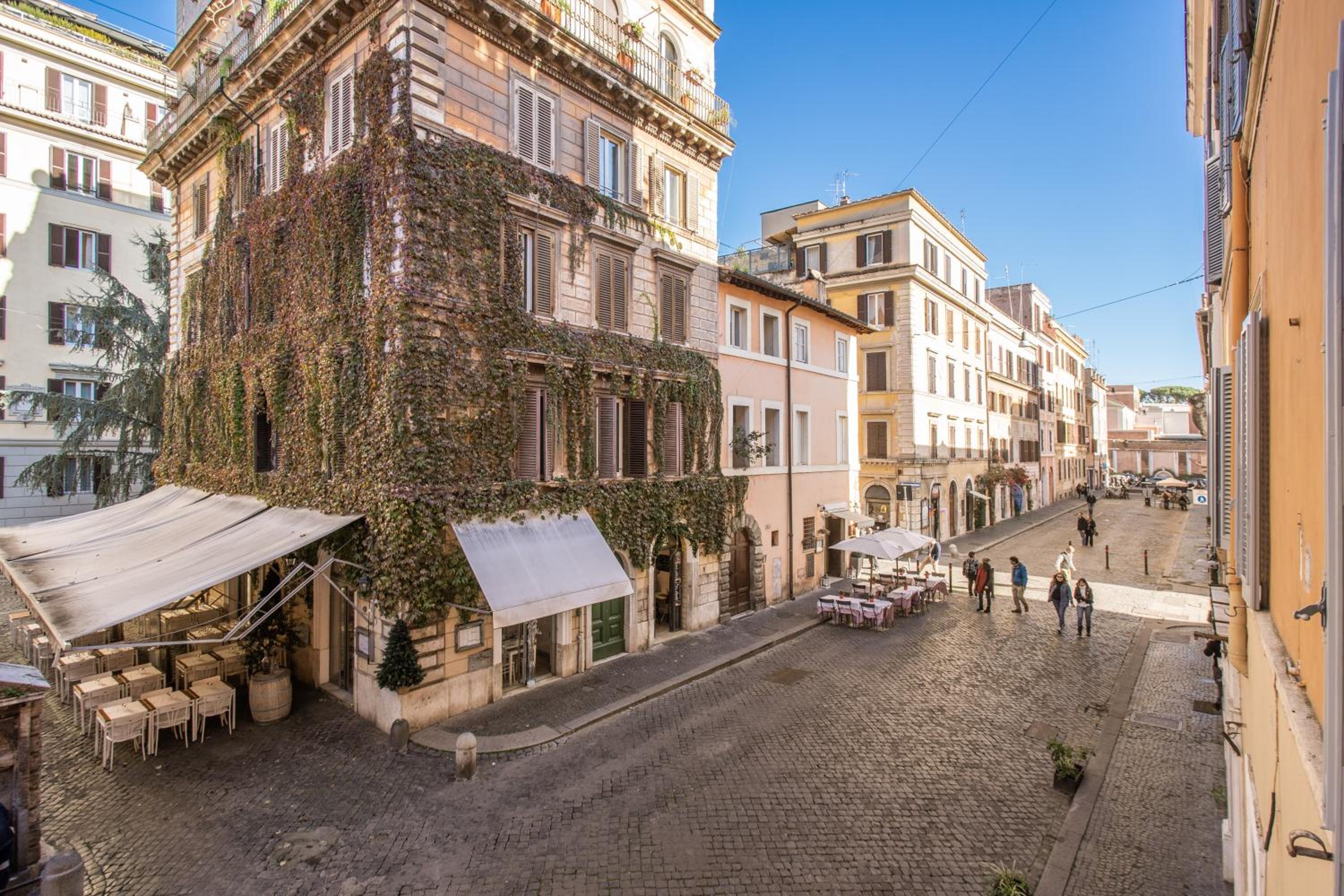 Borgo Pio Passetto Papale