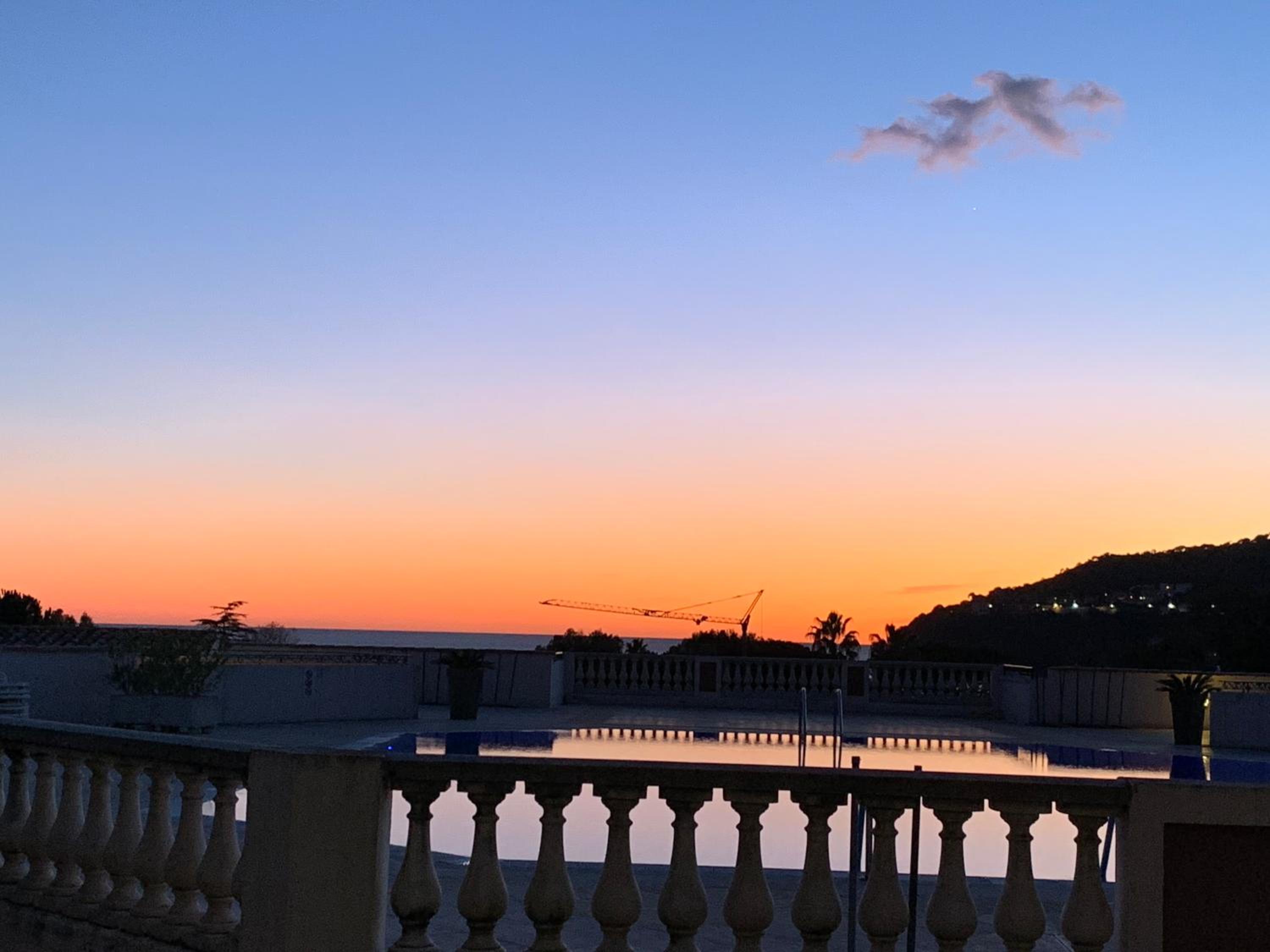 Pleasant Seaside Apartment view 3