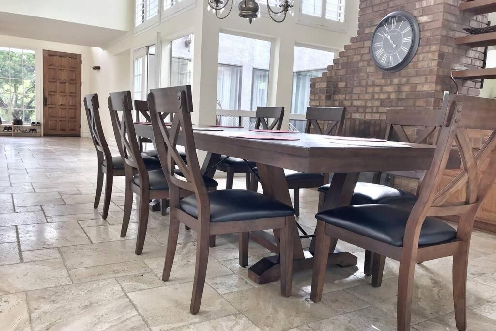 Stunning home near lake view 3