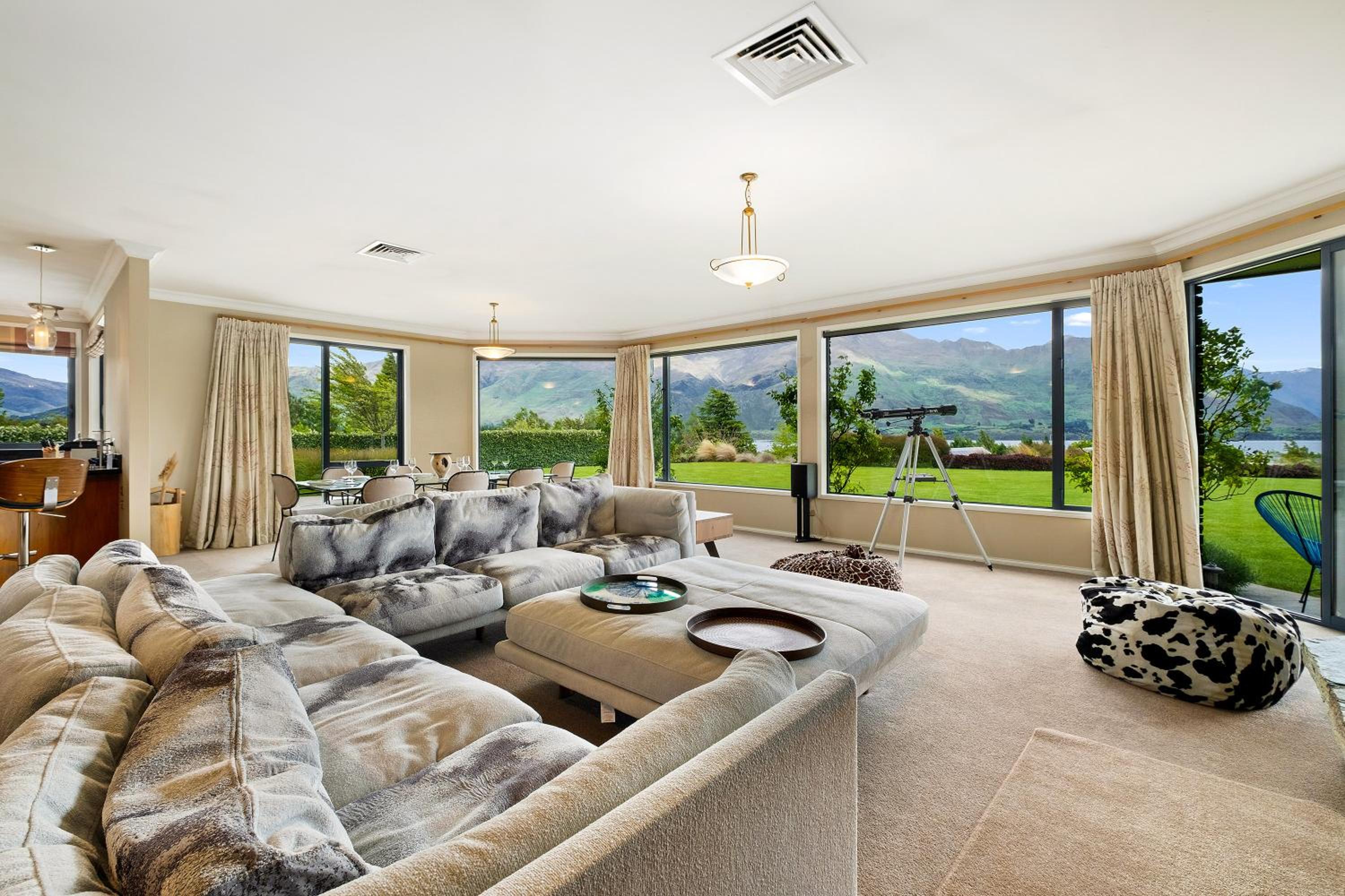 Hilltop Blue Views - Wanaka Holiday Home view 3