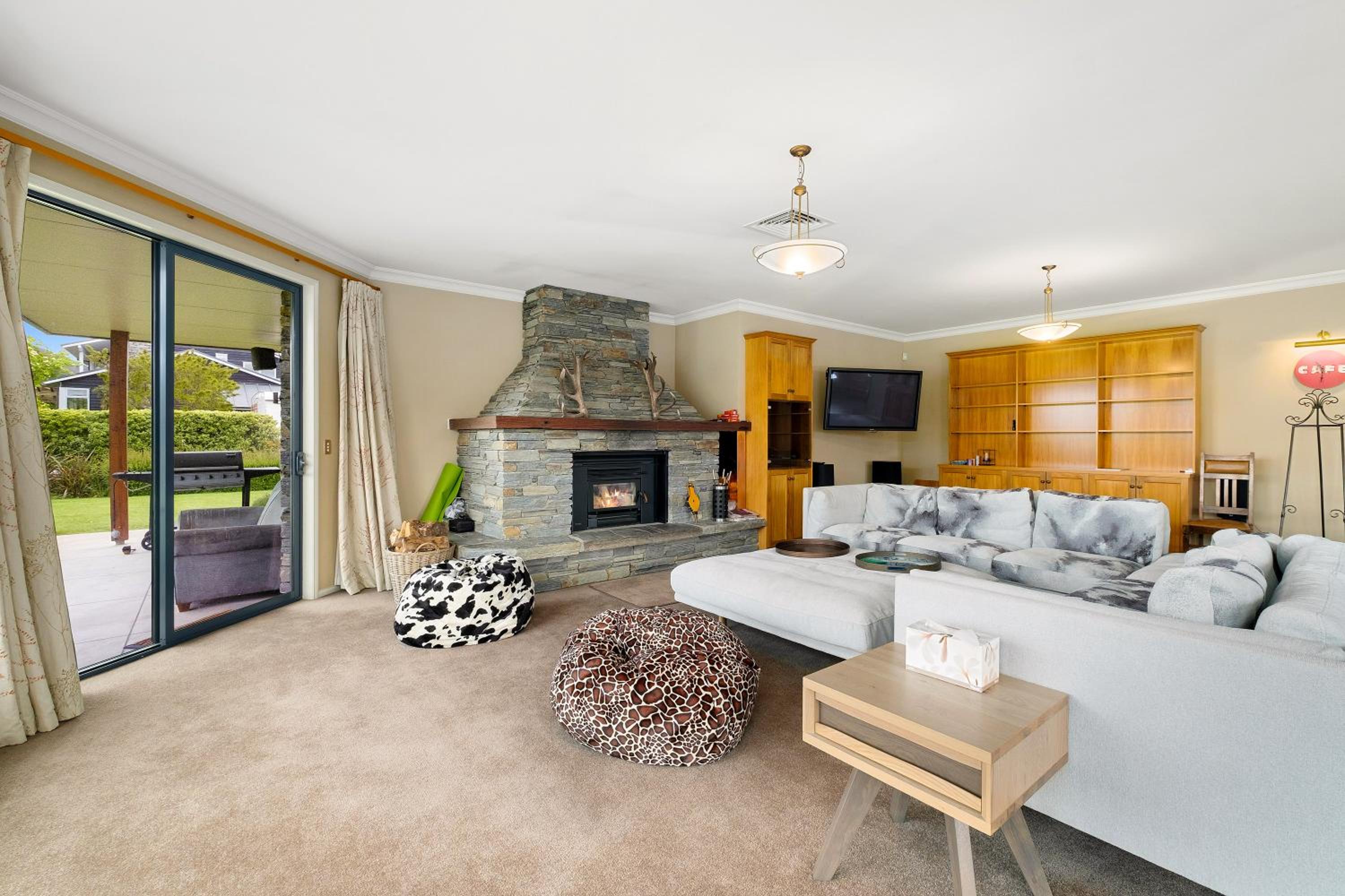 Hilltop Blue Views - Wanaka Holiday Home view 5