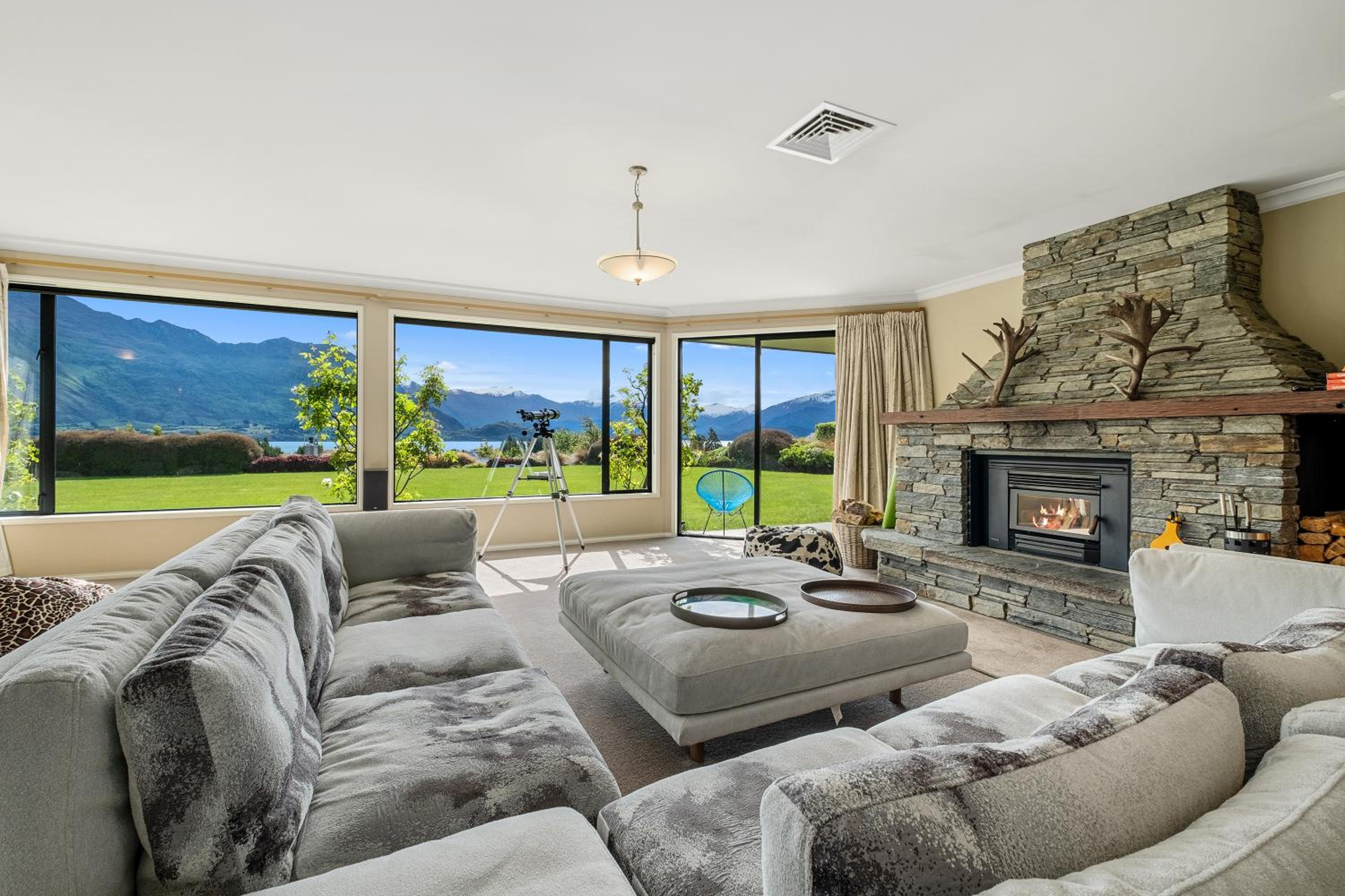 Hilltop Blue Views - Wanaka Holiday Home view 2