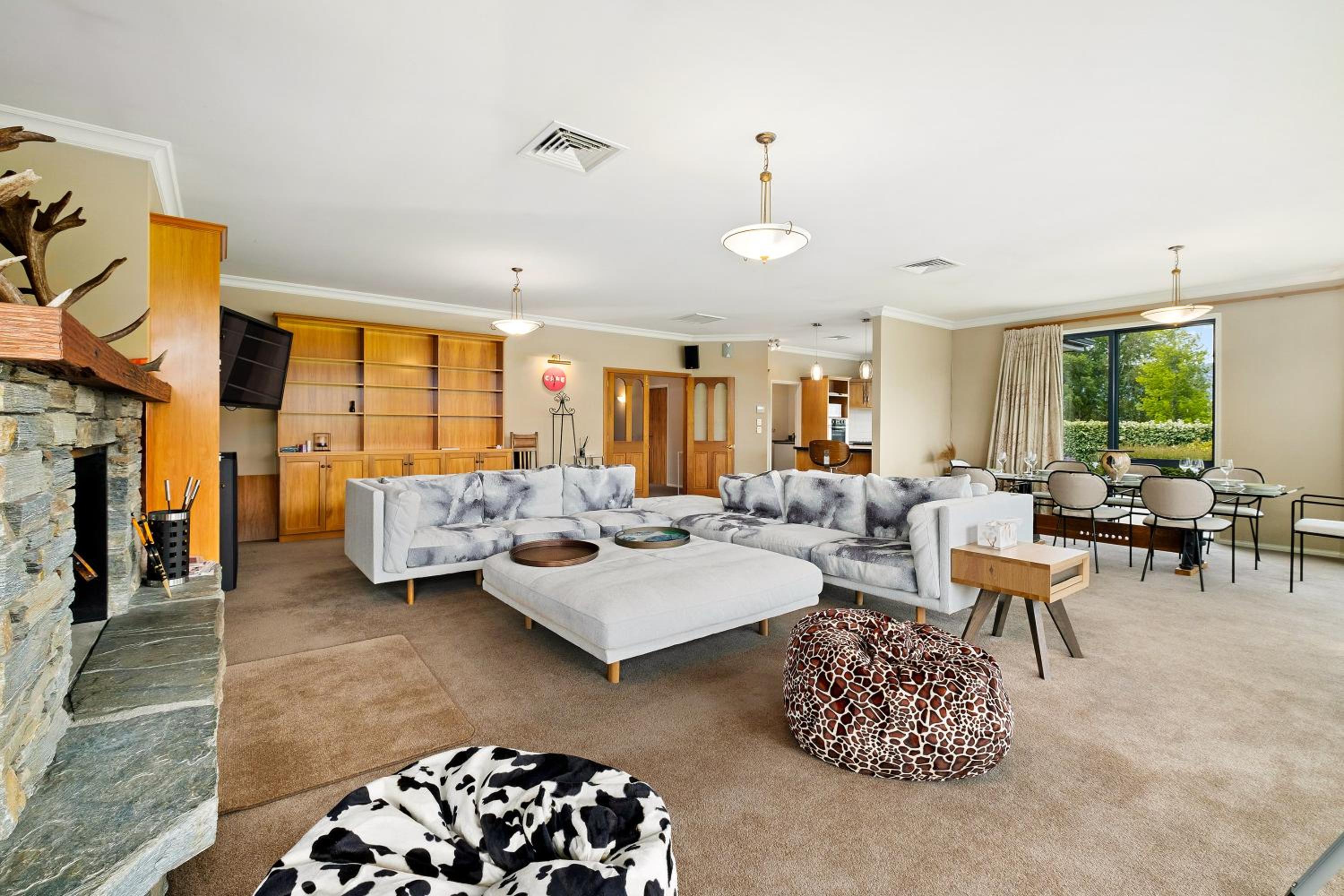Hilltop Blue Views - Wanaka Holiday Home view 4