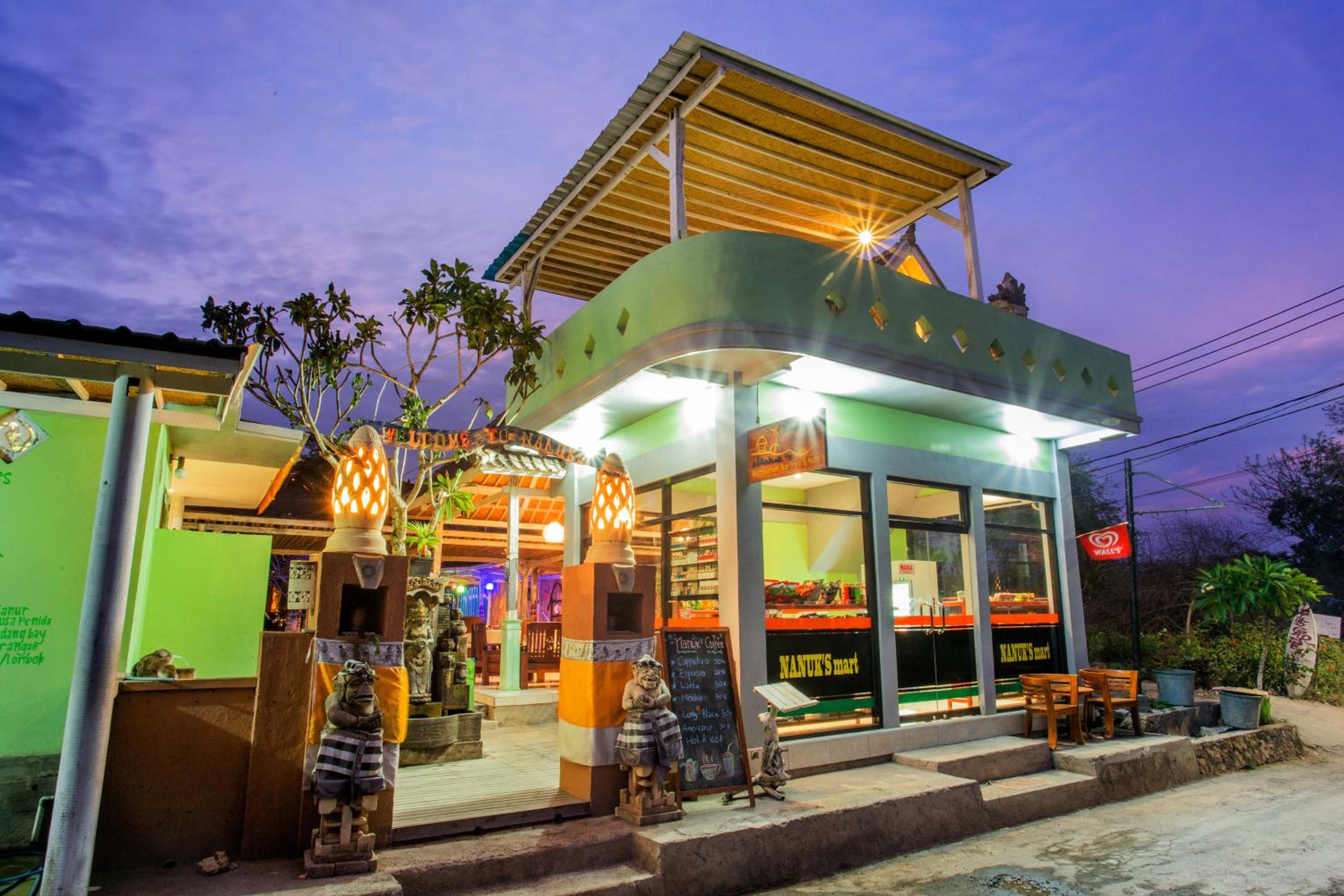 Nanuk's Bungalows