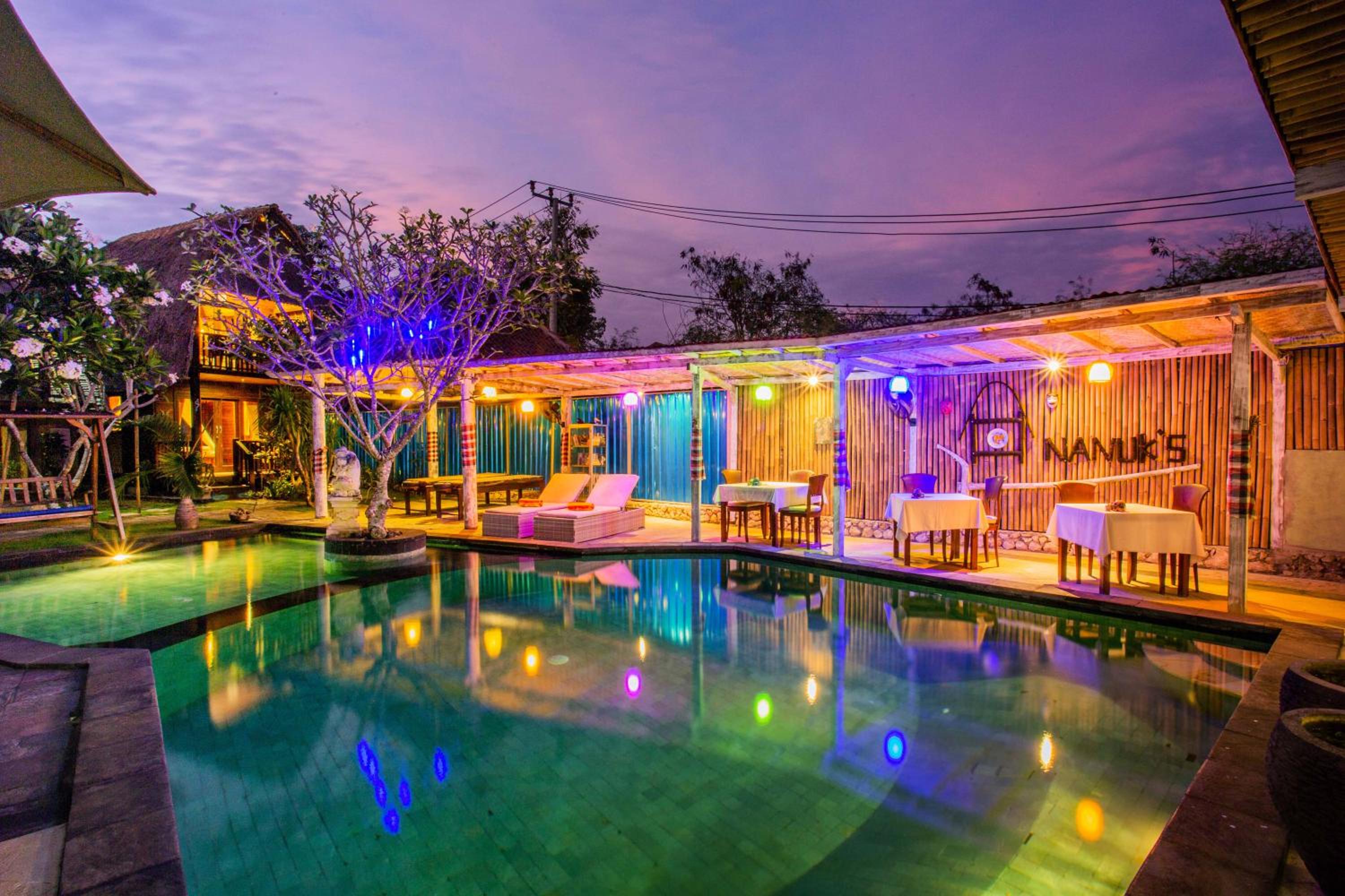Nanuk's Bungalows
