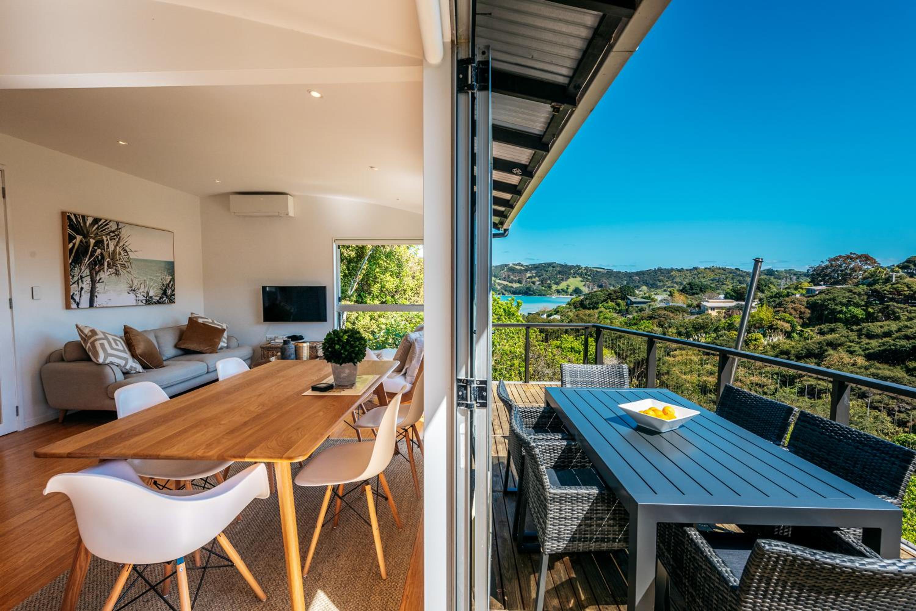 Te Kohanga, Oneroa view 4