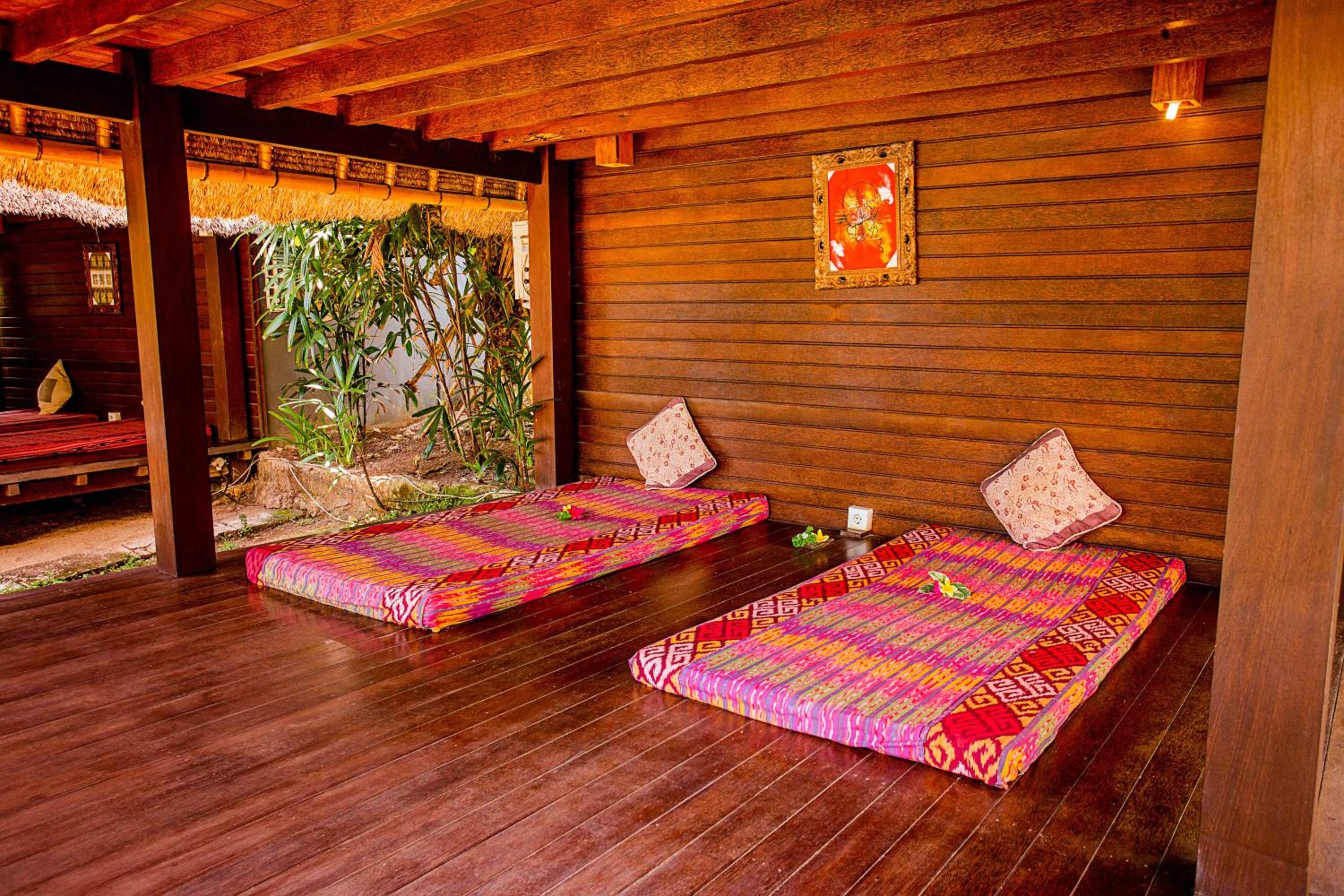 Nanuk's Bungalows