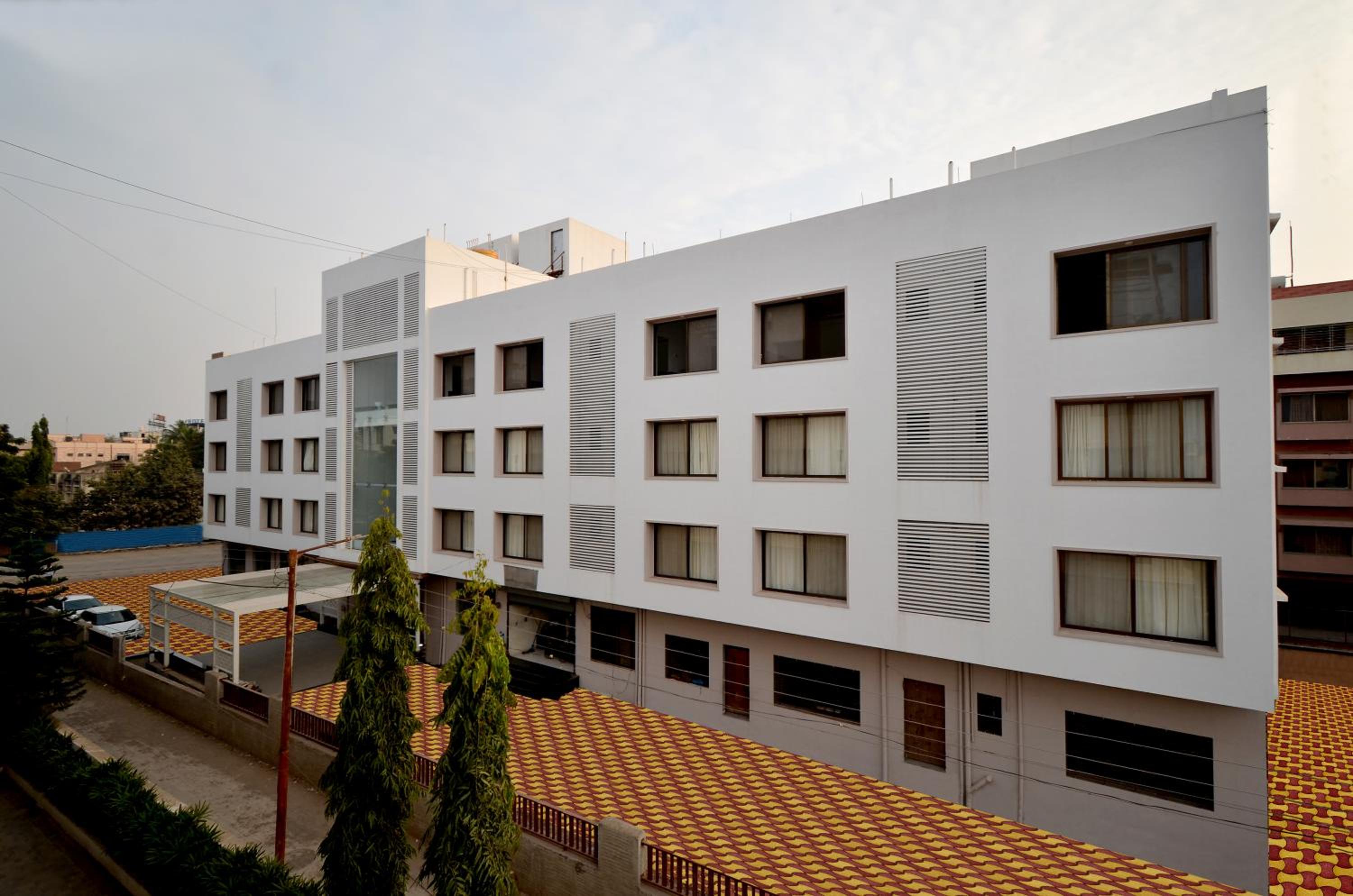 Shirdi Vacations - Hotel Dwarka Park - Property Image 1