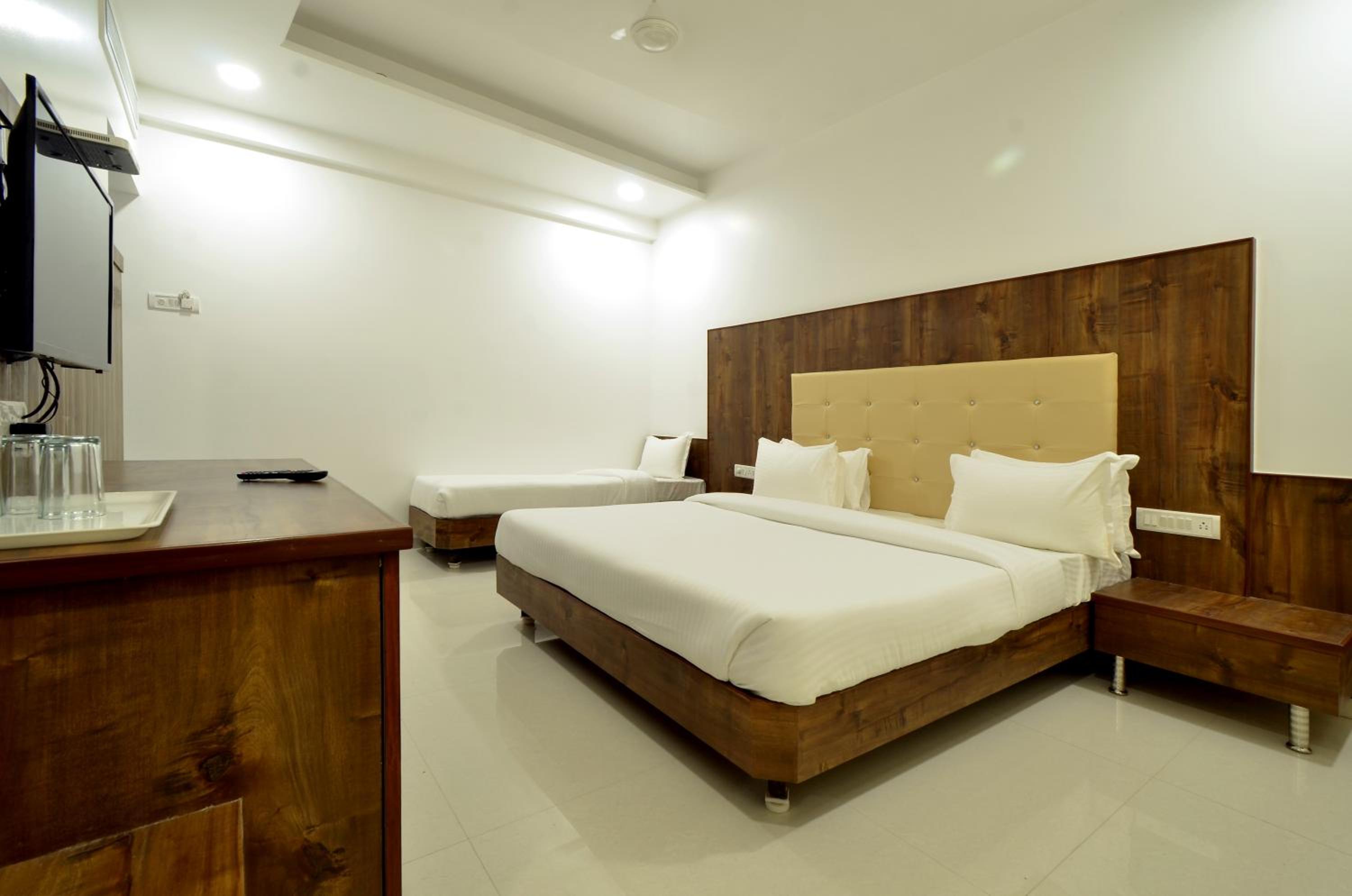 Shirdi Vacations - Hotel Dwarka Park - Property Image 2