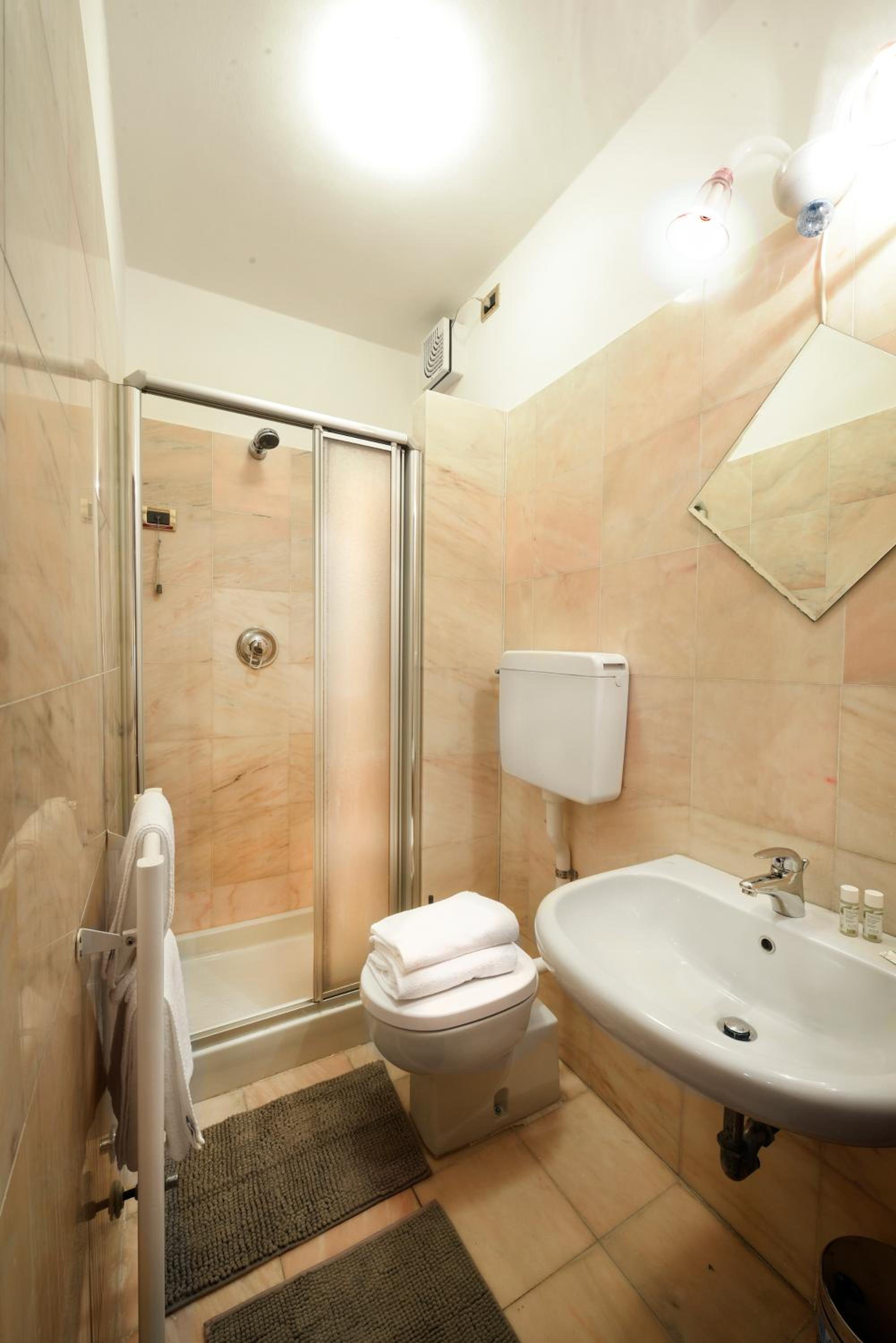 Anzolo Palace - Rooms & Apartments