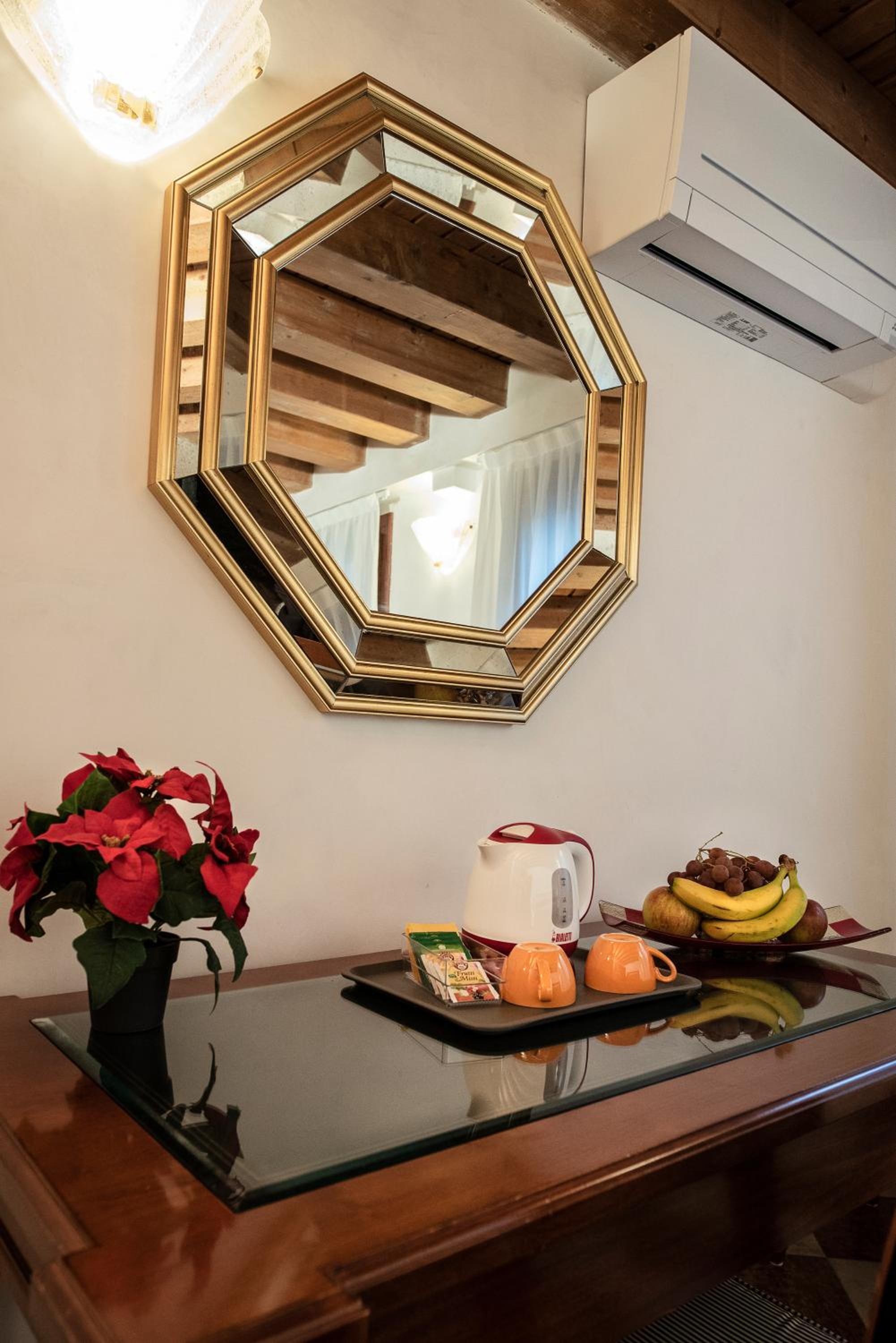 Anzolo Palace - Rooms & Apartments