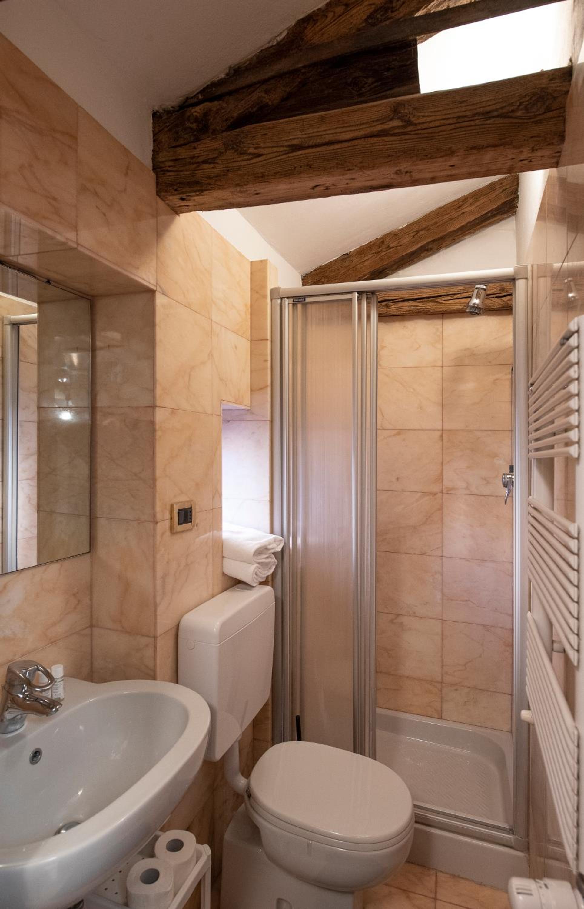 Anzolo Palace - Rooms & Apartments