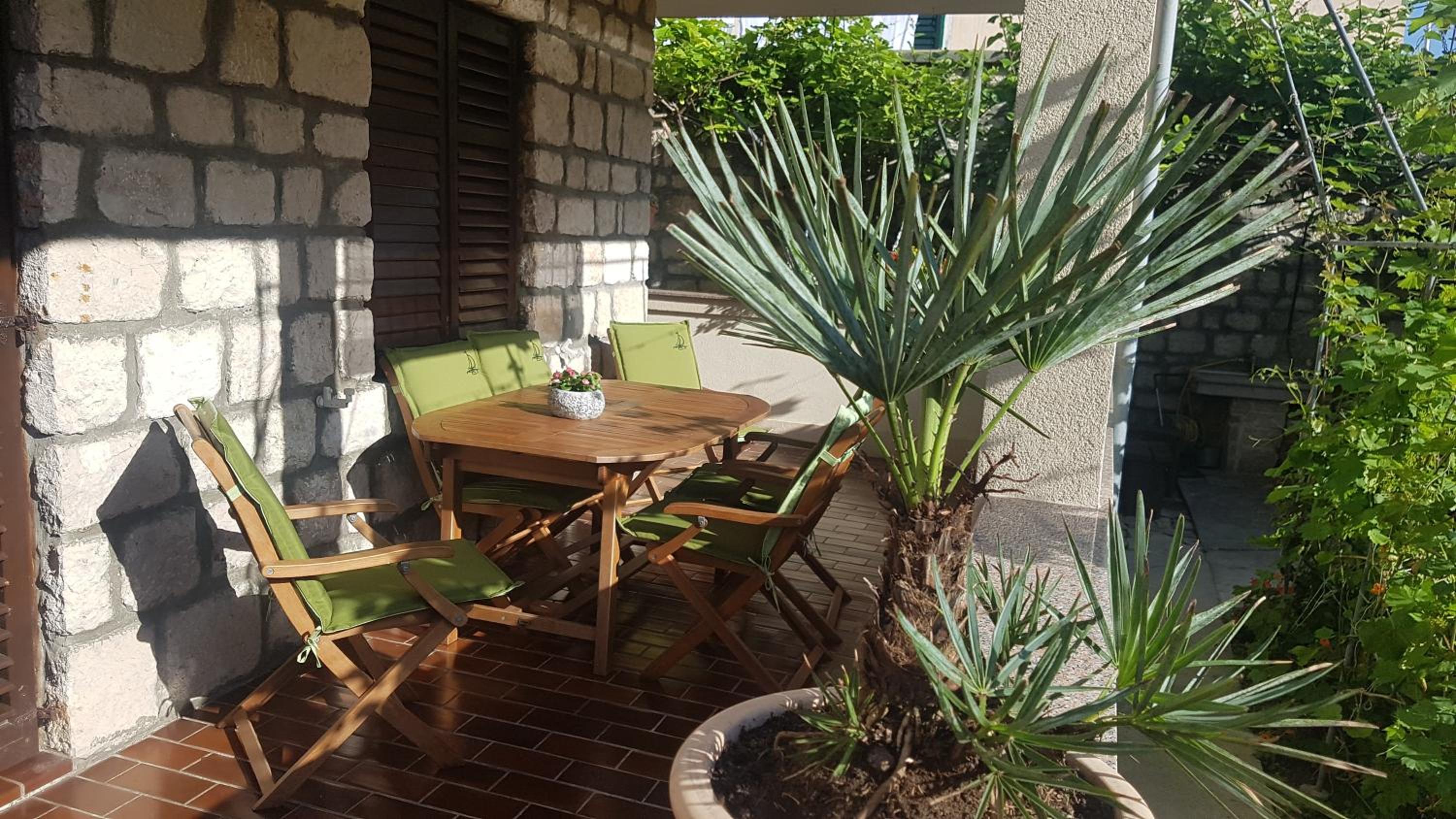 Apartment Lavanda garden view 4